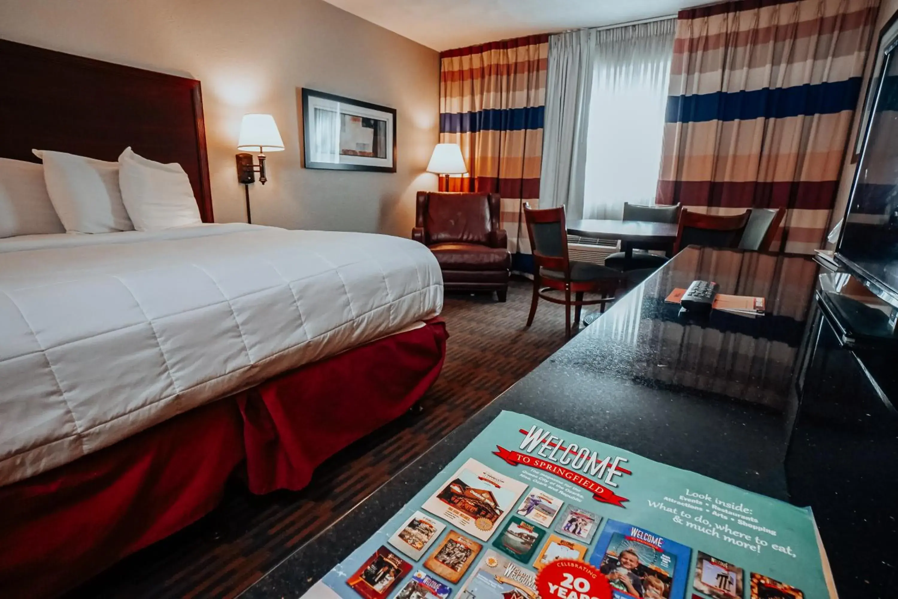 Superior Interior King Room in Lamplighter Inn and Suites - North Superior Interior King Room in Lamplighter Inn and Suites - North