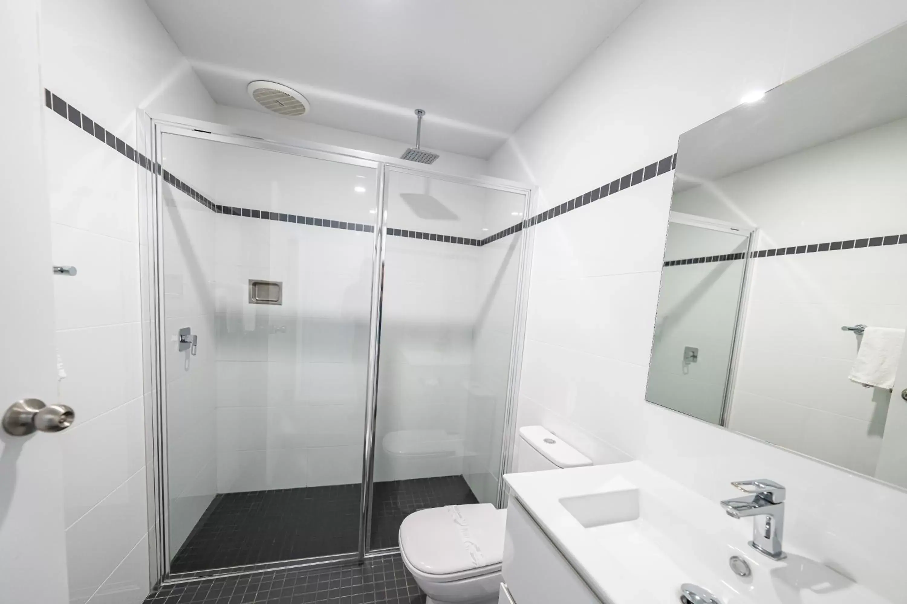 Deluxe Queen + Double in Bega Motel Deluxe Queen + Double in Bega Motel