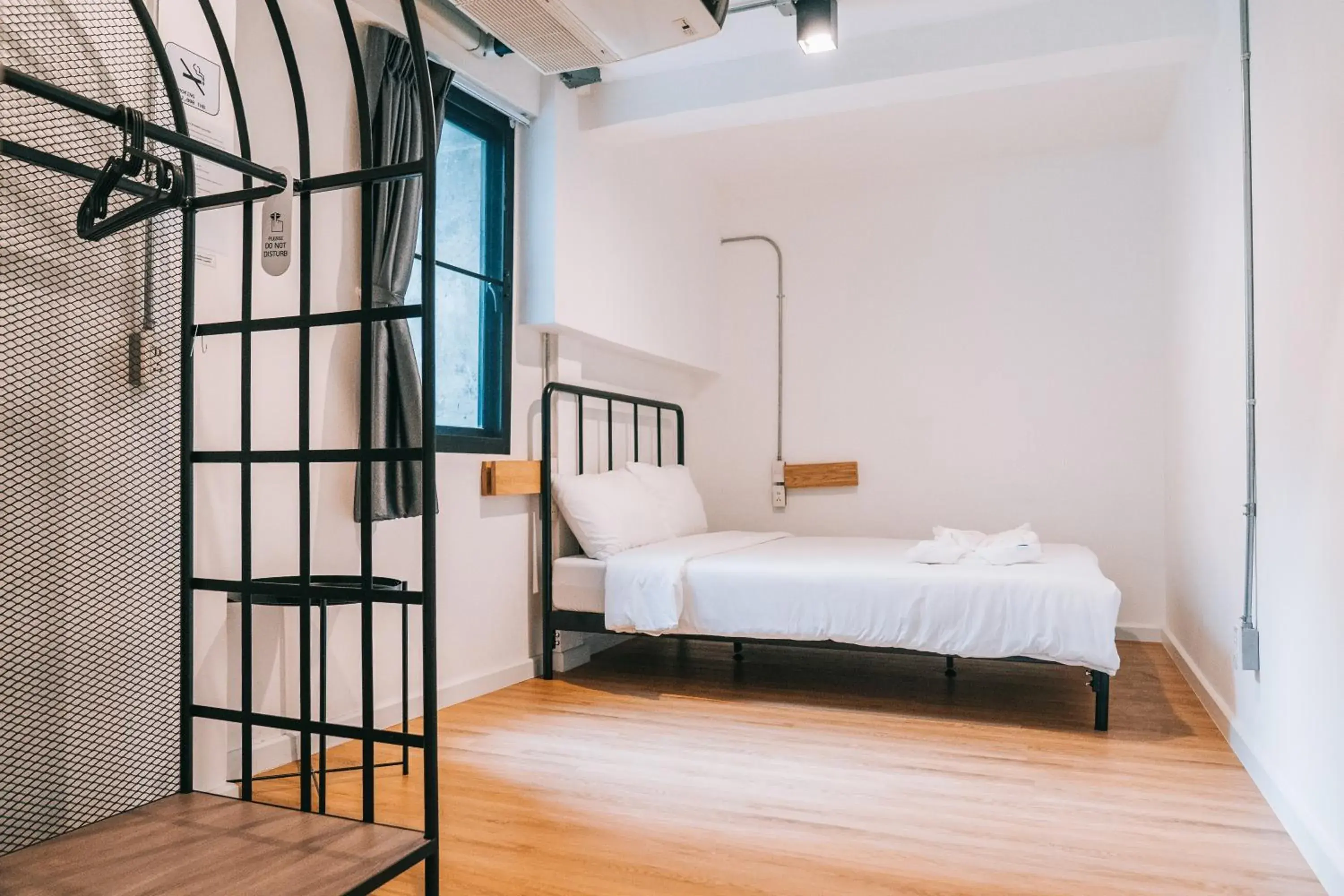 Standard Double Room with Shared Bathroom in COZ Ratchathewi Standard Double Room with Shared Bathroom in COZ Ratchathewi