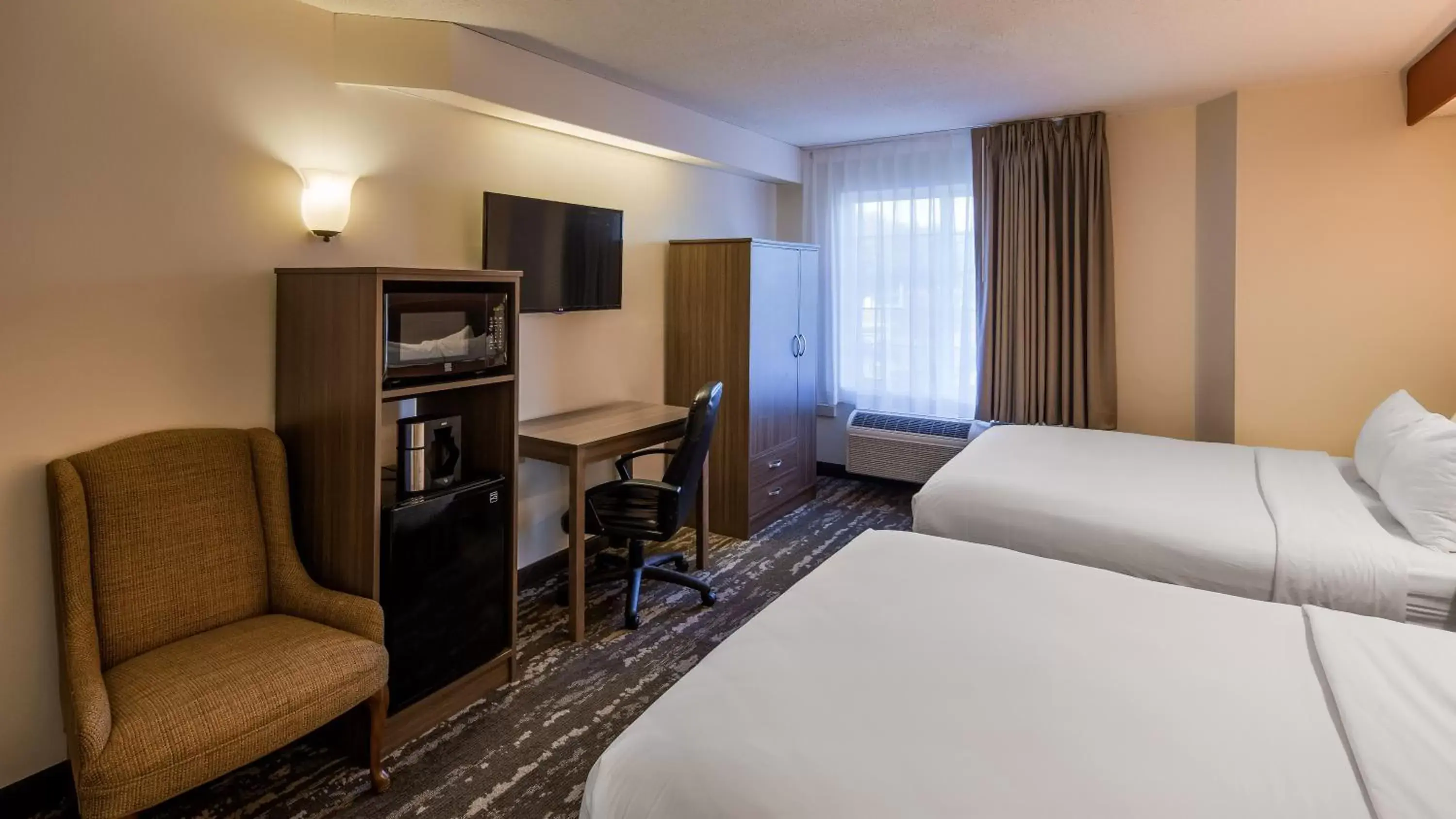 Double Room with Two Double Beds - Pet-Friendly in Charlevoix Inn & Suites SureStay Collection by Best Western Double Room with Two Double Beds - Pet-Friendly in Charlevoix Inn & Suites SureStay Collection by Best Western