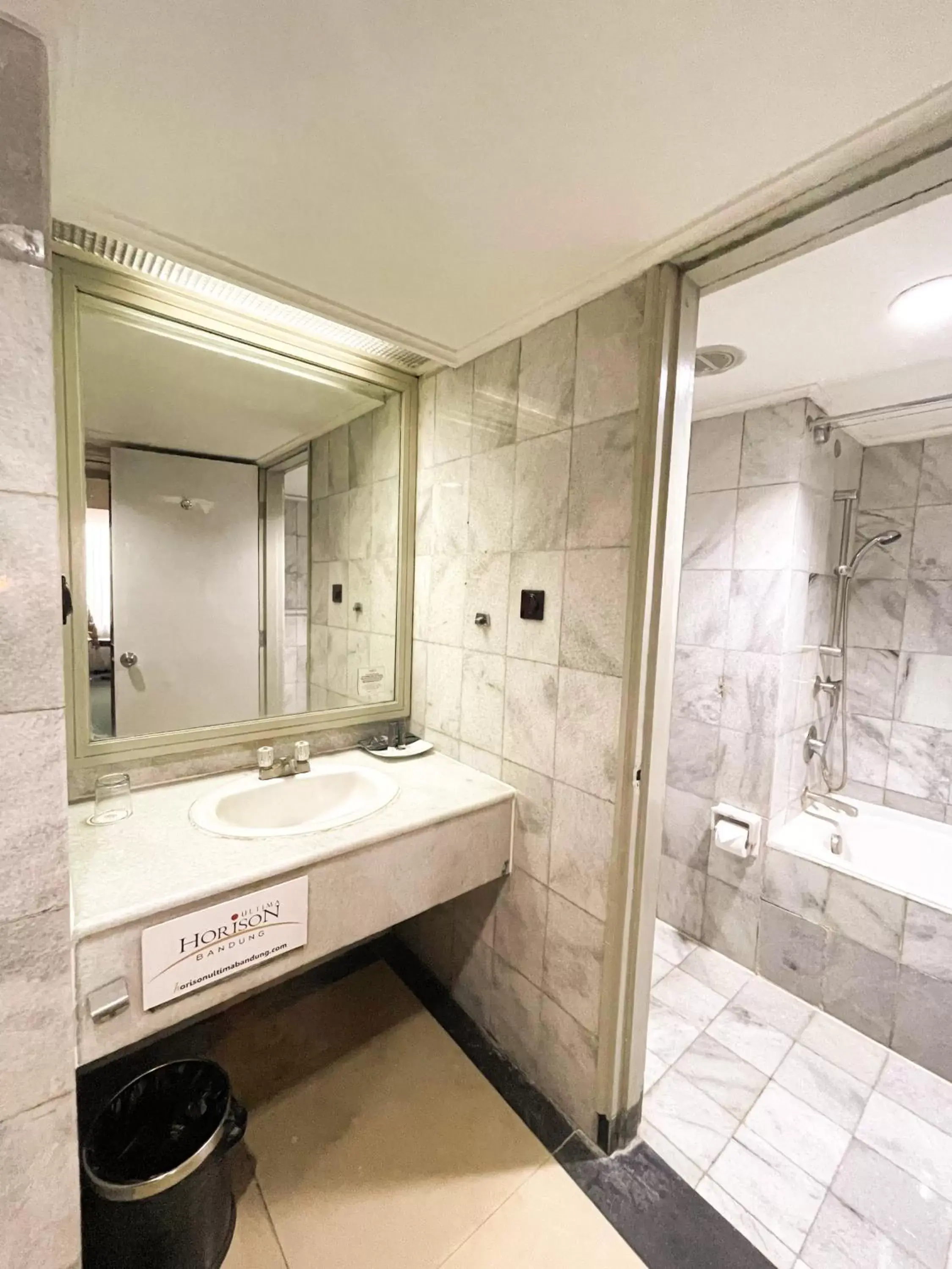 Deluxe Double or Twin Room in Horison Ultima Bandung Deluxe Double or Twin Room in Horison Ultima Bandung