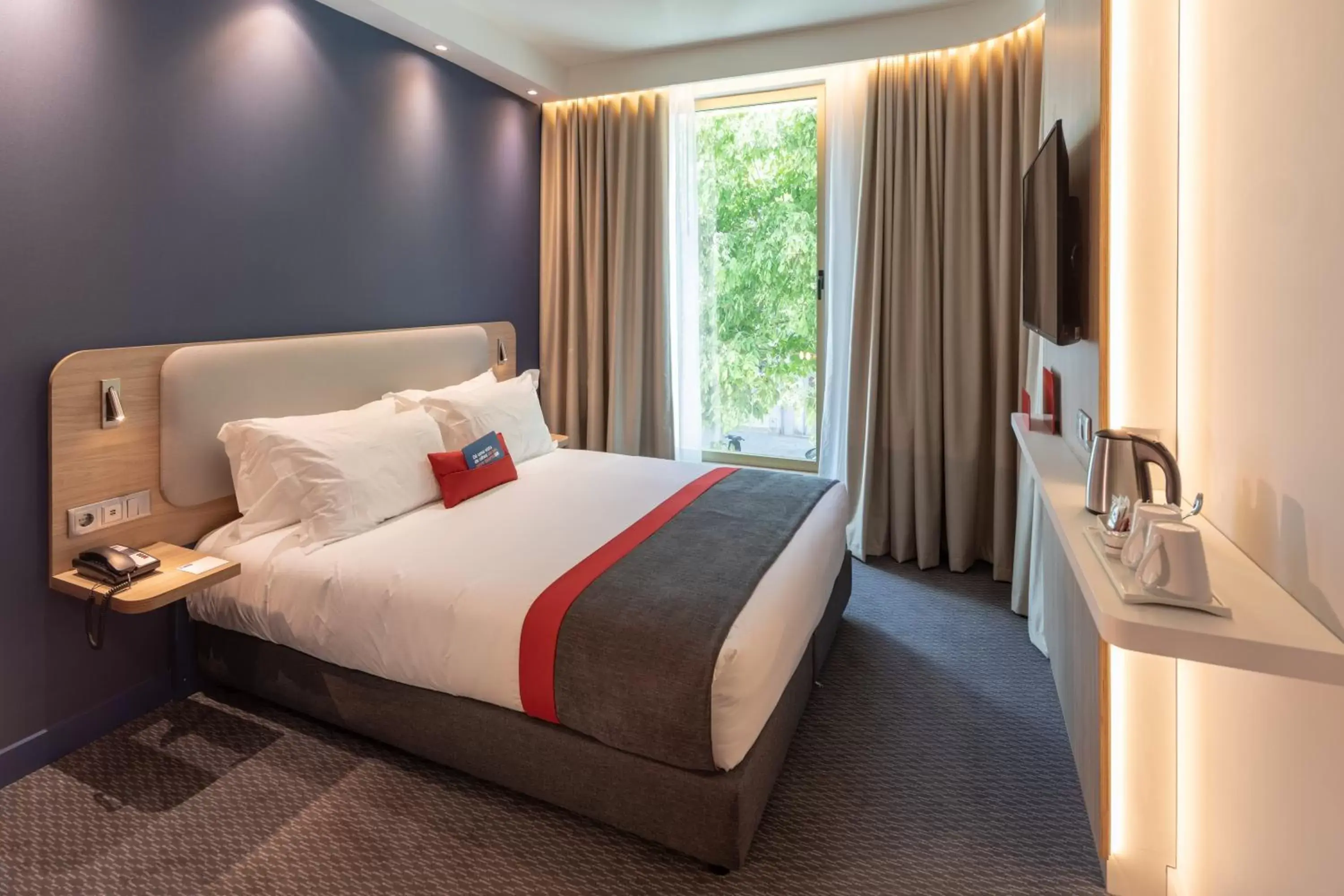 Standard Queen Room - Free Breakfast in Holiday Inn Express - Lisbon - Plaza Saldanha by IHG Standard Queen Room - Free Breakfast in Holiday Inn Express - Lisbon - Plaza Saldanha by IHG