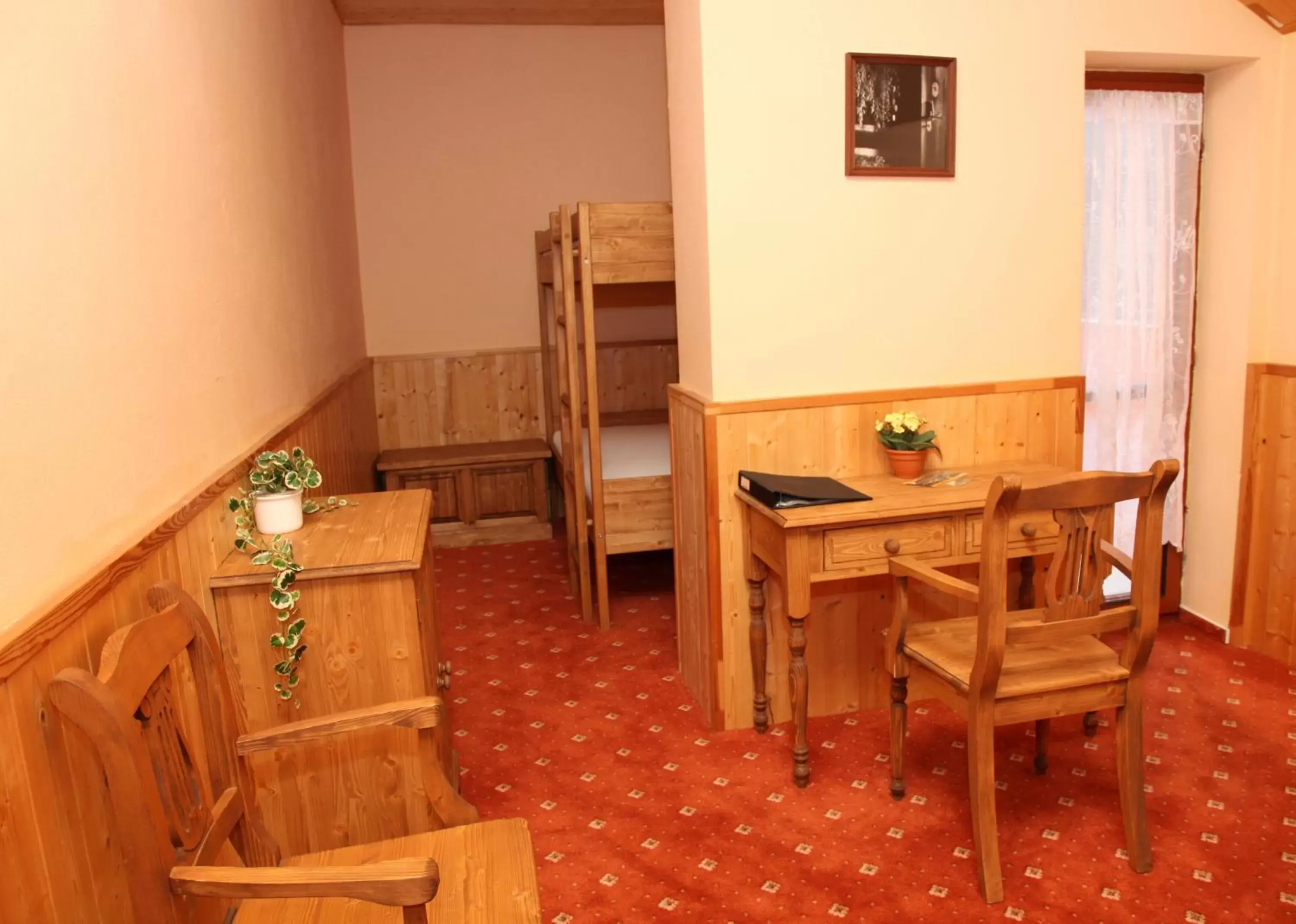 Quadruple Room with Private Bathroom - single occupancy in garni Hotel ASAS*** Quadruple Room with Private Bathroom - single occupancy in garni Hotel ASAS***