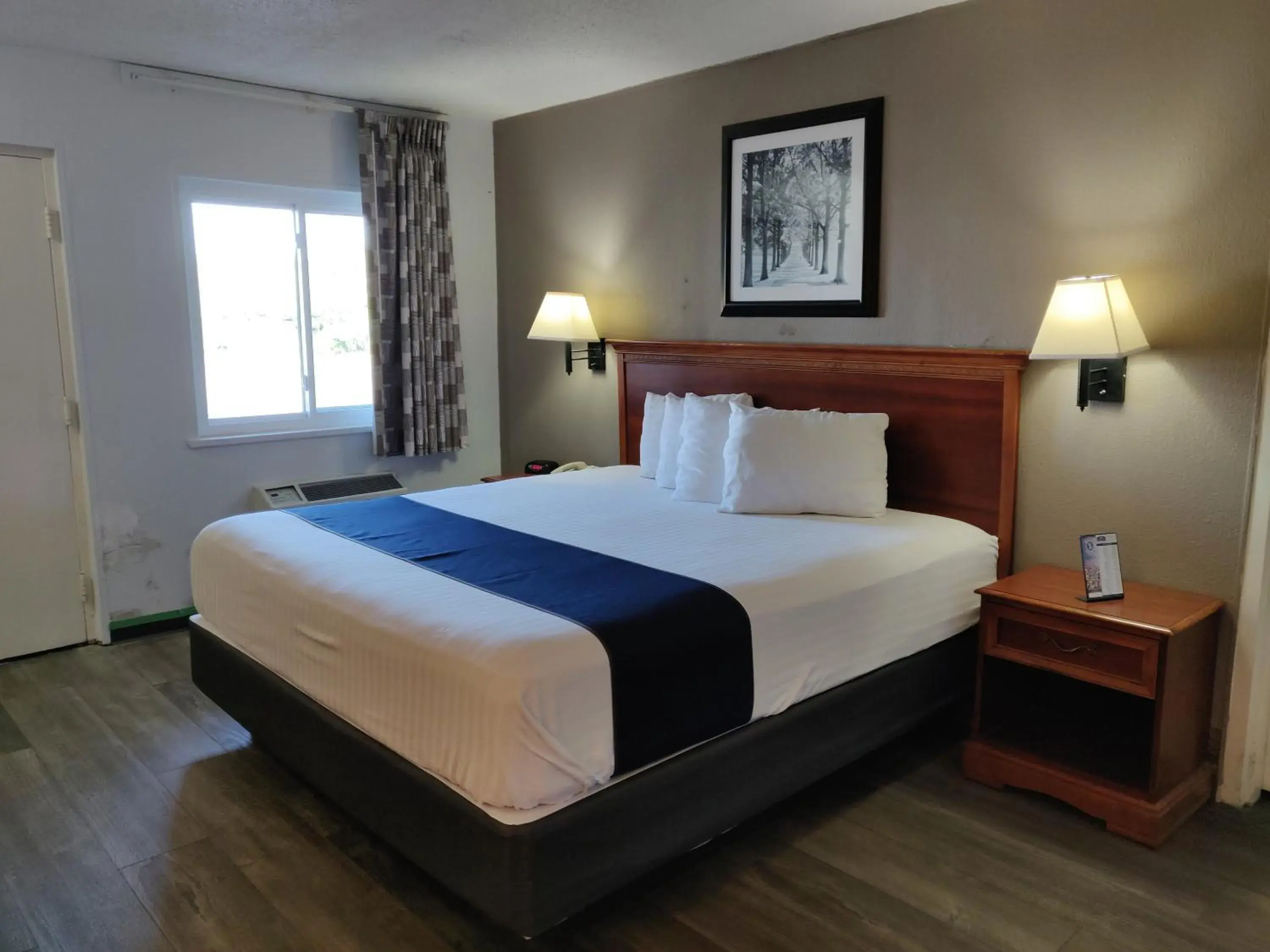 Standard King Room in Cedar Cove Standard King Room in Cedar Cove