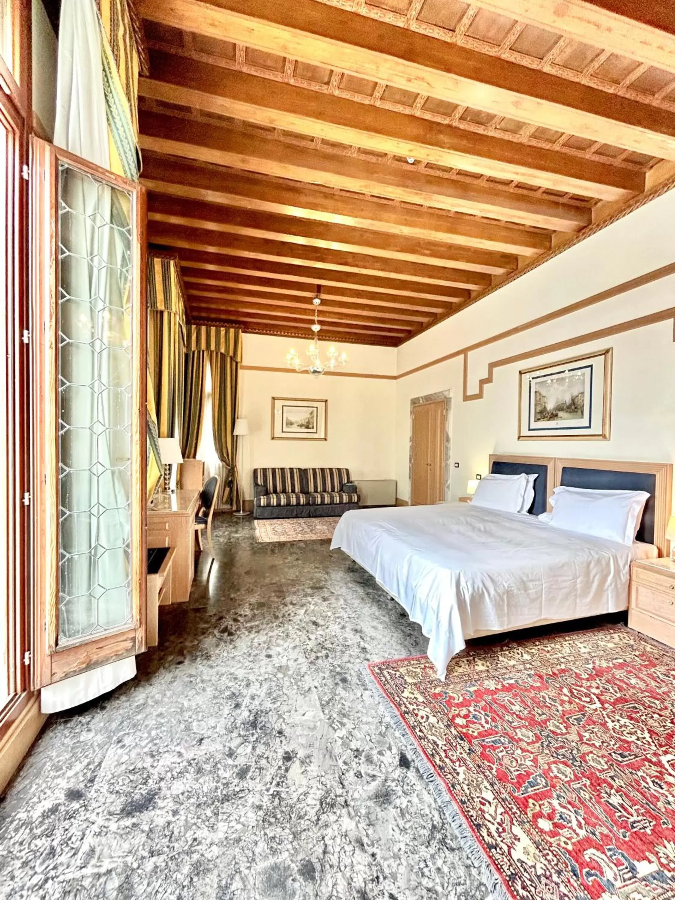 Suite with Canal View in Foscari Palace Suite with Canal View in Foscari Palace