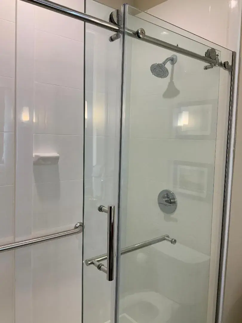King Suite with Oversize Walk-In Shower - Non-Smoking in Comfort Suites Cedar Park - Austin Northwest King Suite with Oversize Walk-In Shower - Non-Smoking in Comfort Suites Cedar Park - Austin Northwest