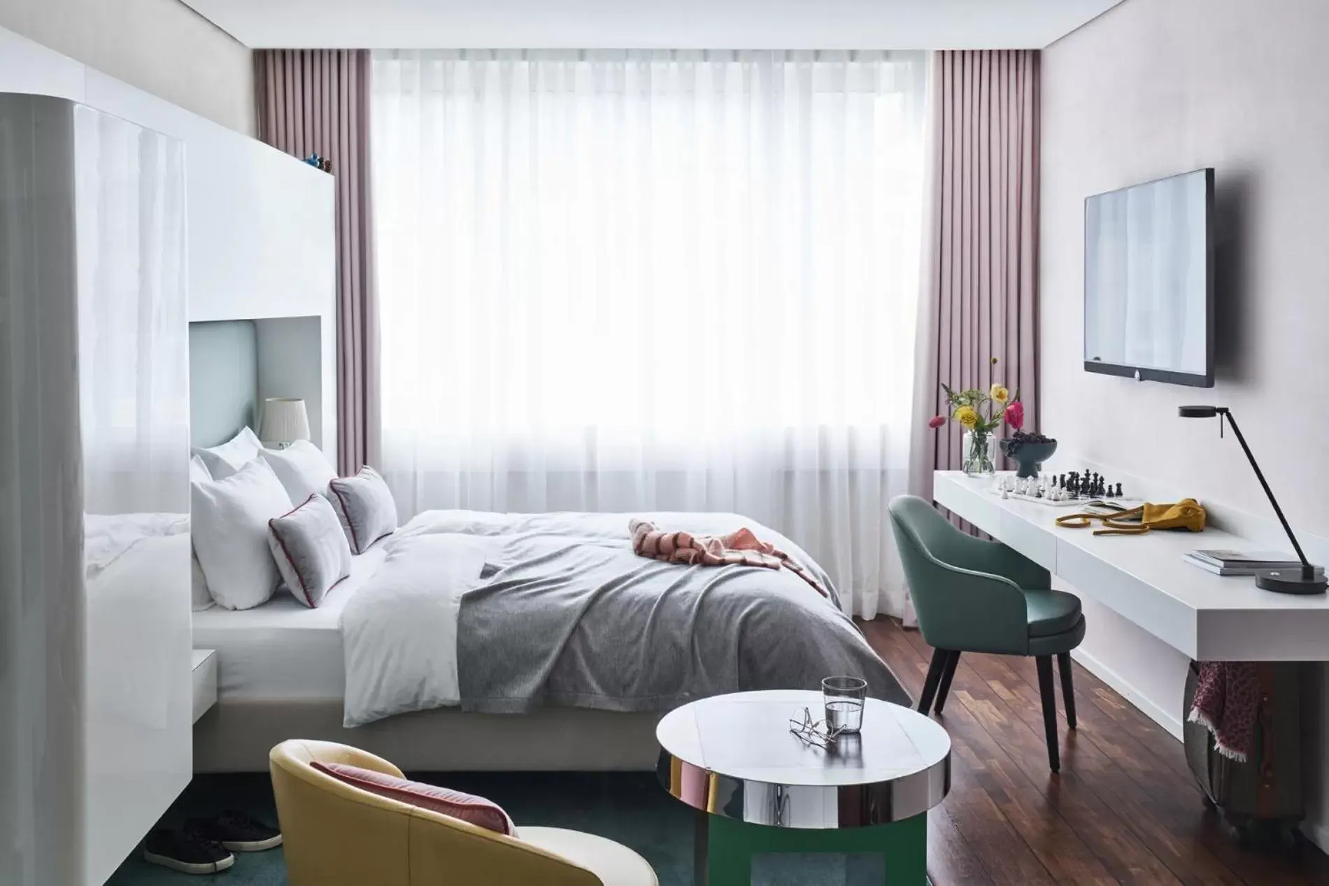 Superior Double Room in SIDE, Hamburg, a Member of Design Hotels Superior Double Room in SIDE, Hamburg, a Member of Design Hotels