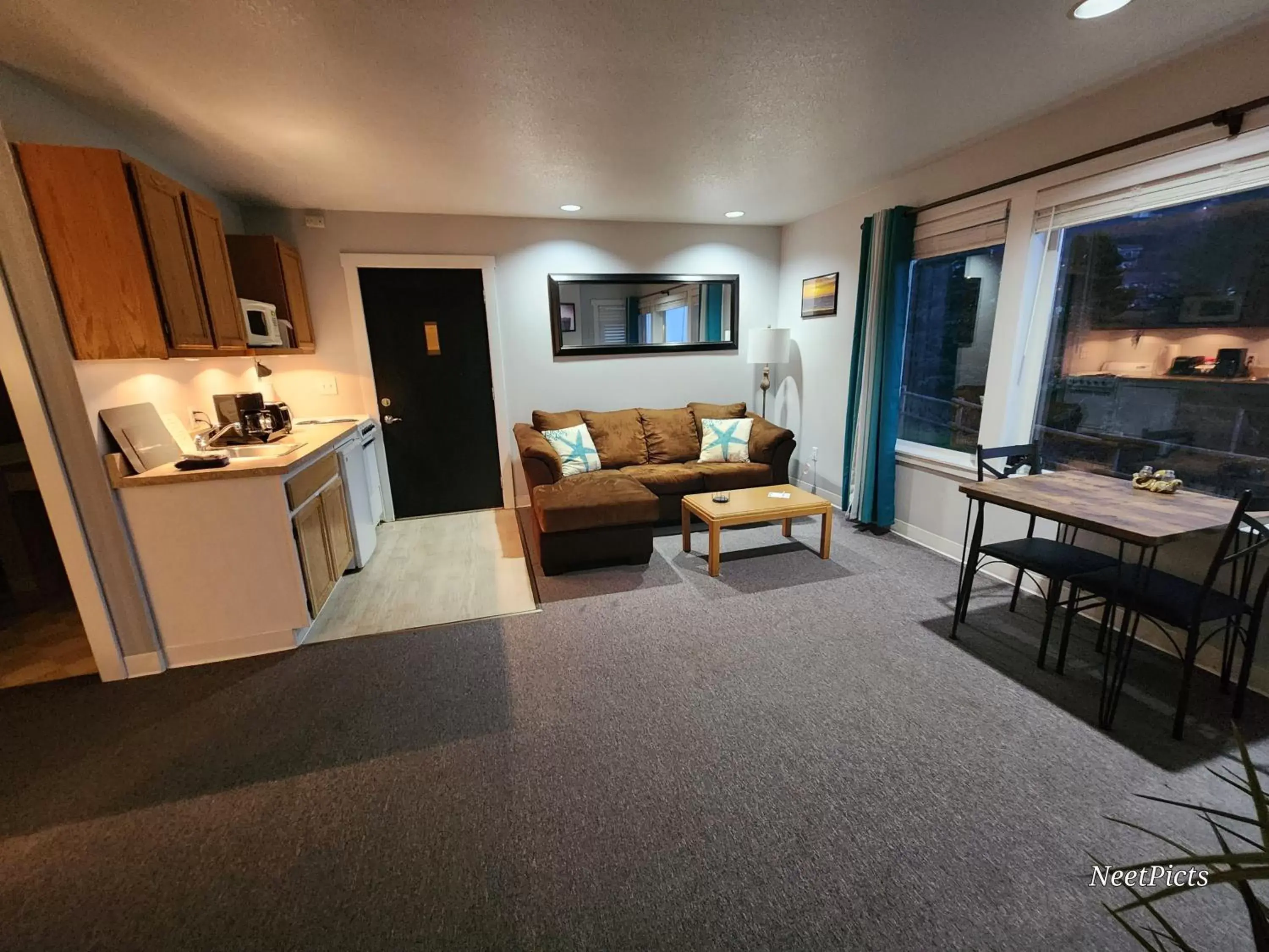 Deluxe Queen Room in Inn at Arch Rock Deluxe Queen Room in Inn at Arch Rock