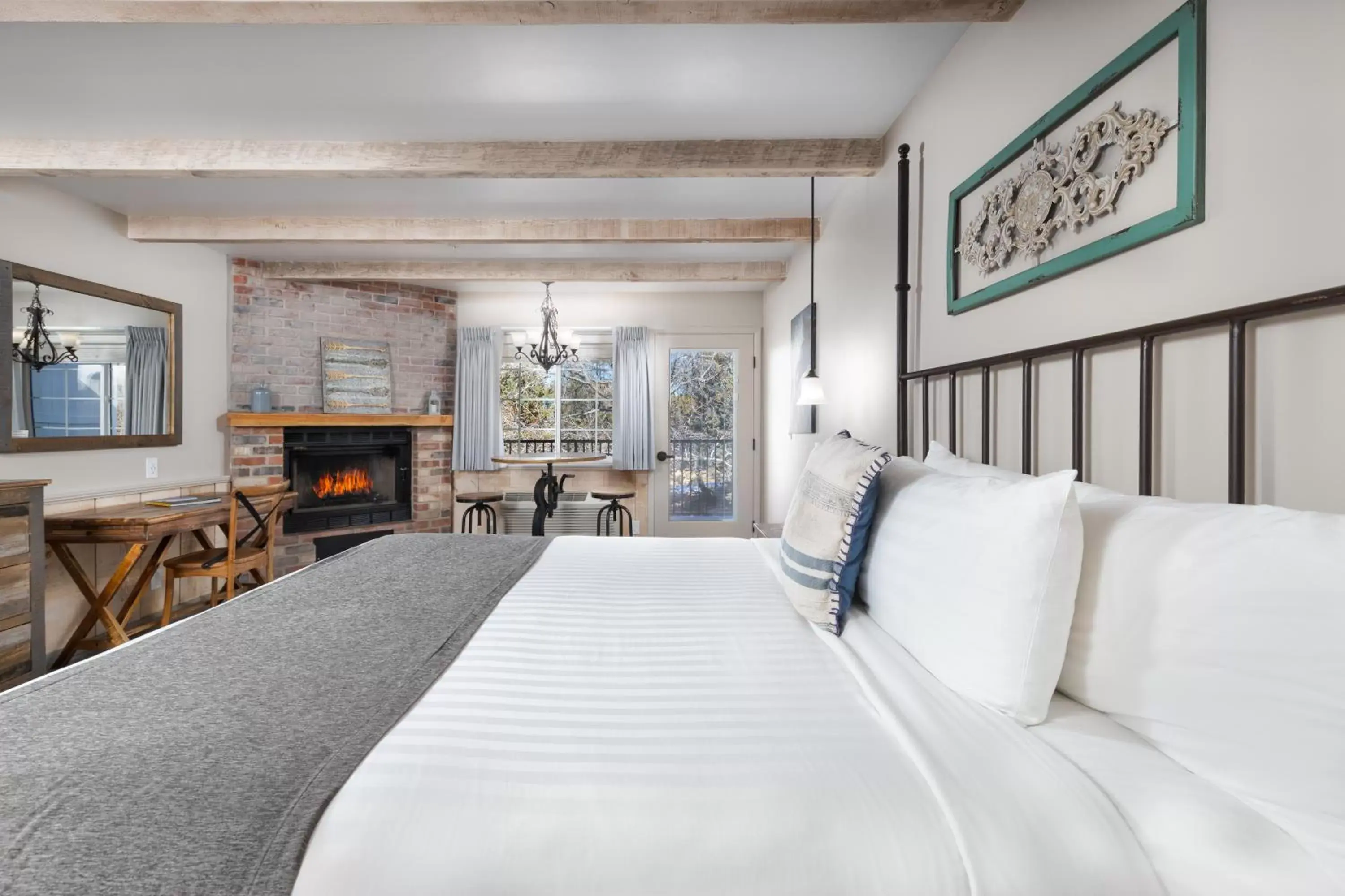 Sky View King Room - No pets allowed in Sky Ranch Lodge Sky View King Room - No pets allowed in Sky Ranch Lodge