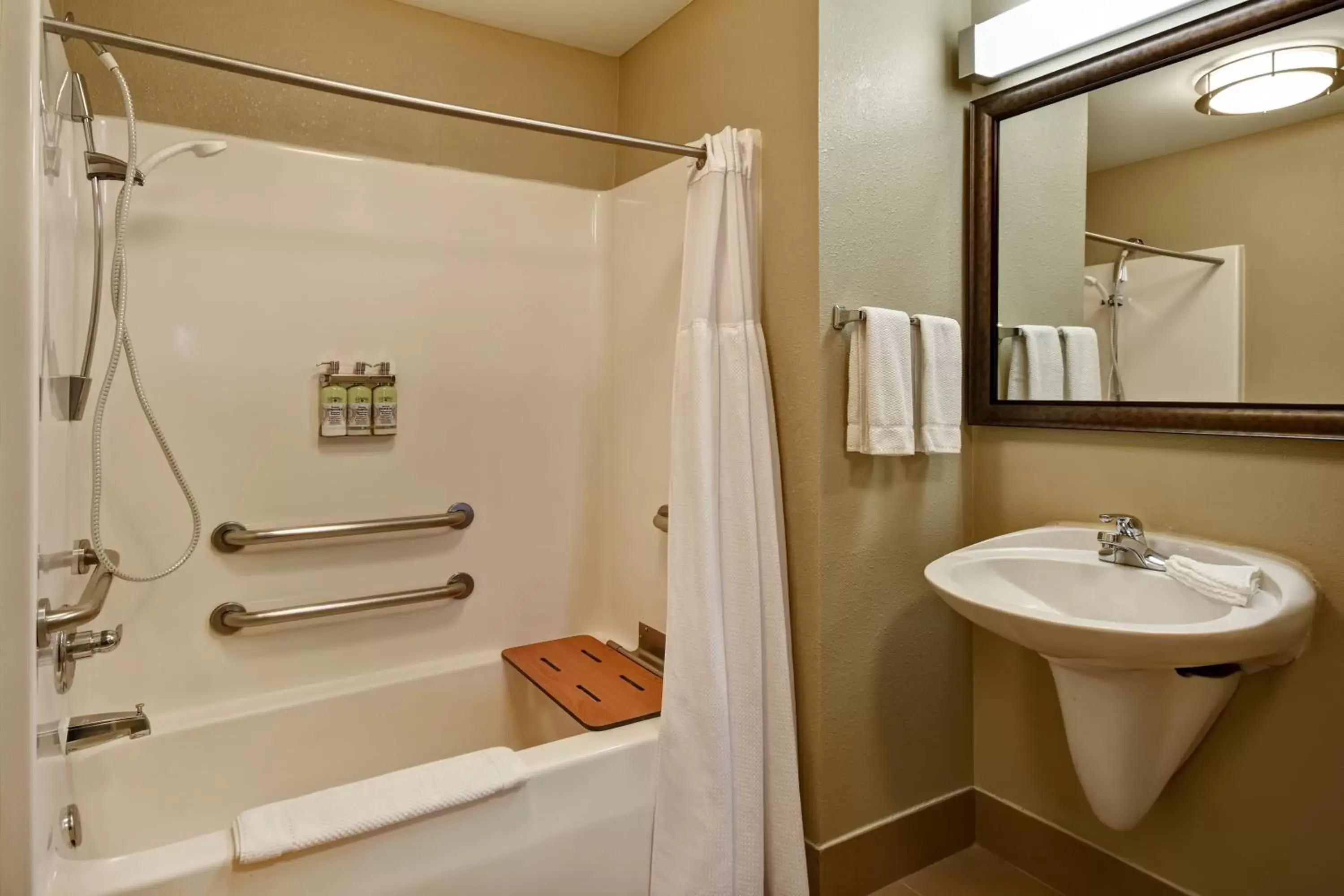 Queen Room with Bath Tub - Disability Access in Staybridge Suites Grand Rapids-Kentwood, an IHG Hotel Queen Room with Bath Tub - Disability Access in Staybridge Suites Grand Rapids-Kentwood, an IHG Hotel