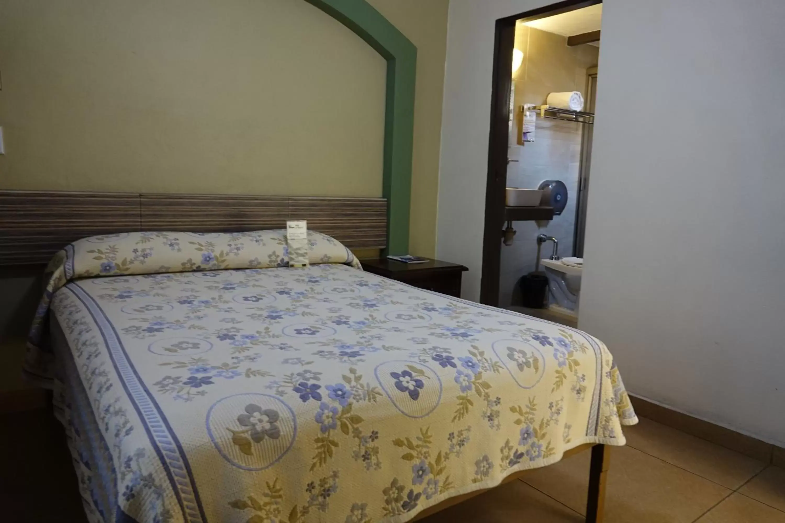 Standard Queen Room in Hotel La Merced Standard Queen Room in Hotel La Merced