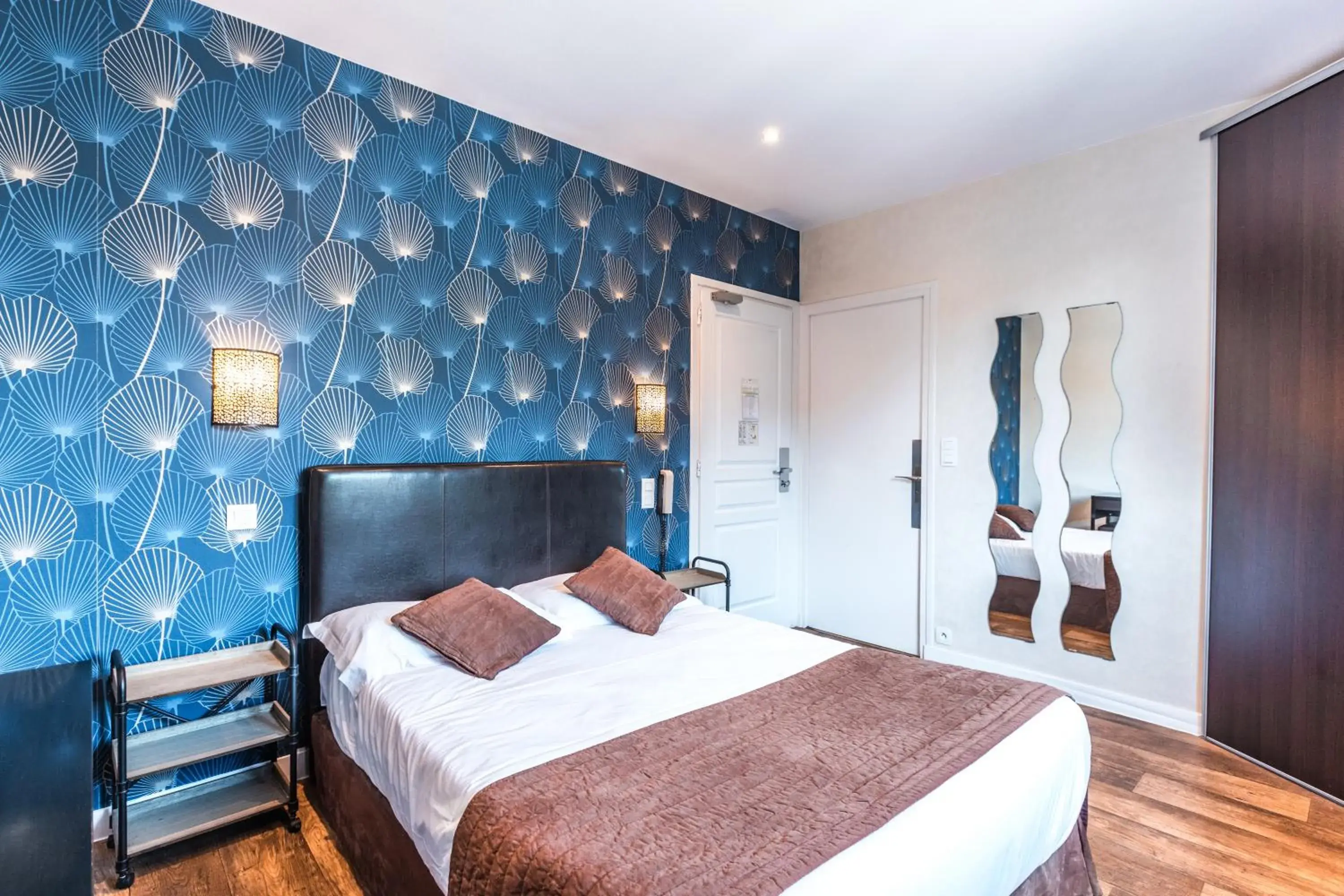 Small Economy Double Room with Courtyard view in Hotel Belle Vue Royan Small Economy Double Room with Courtyard view in Hotel Belle Vue Royan