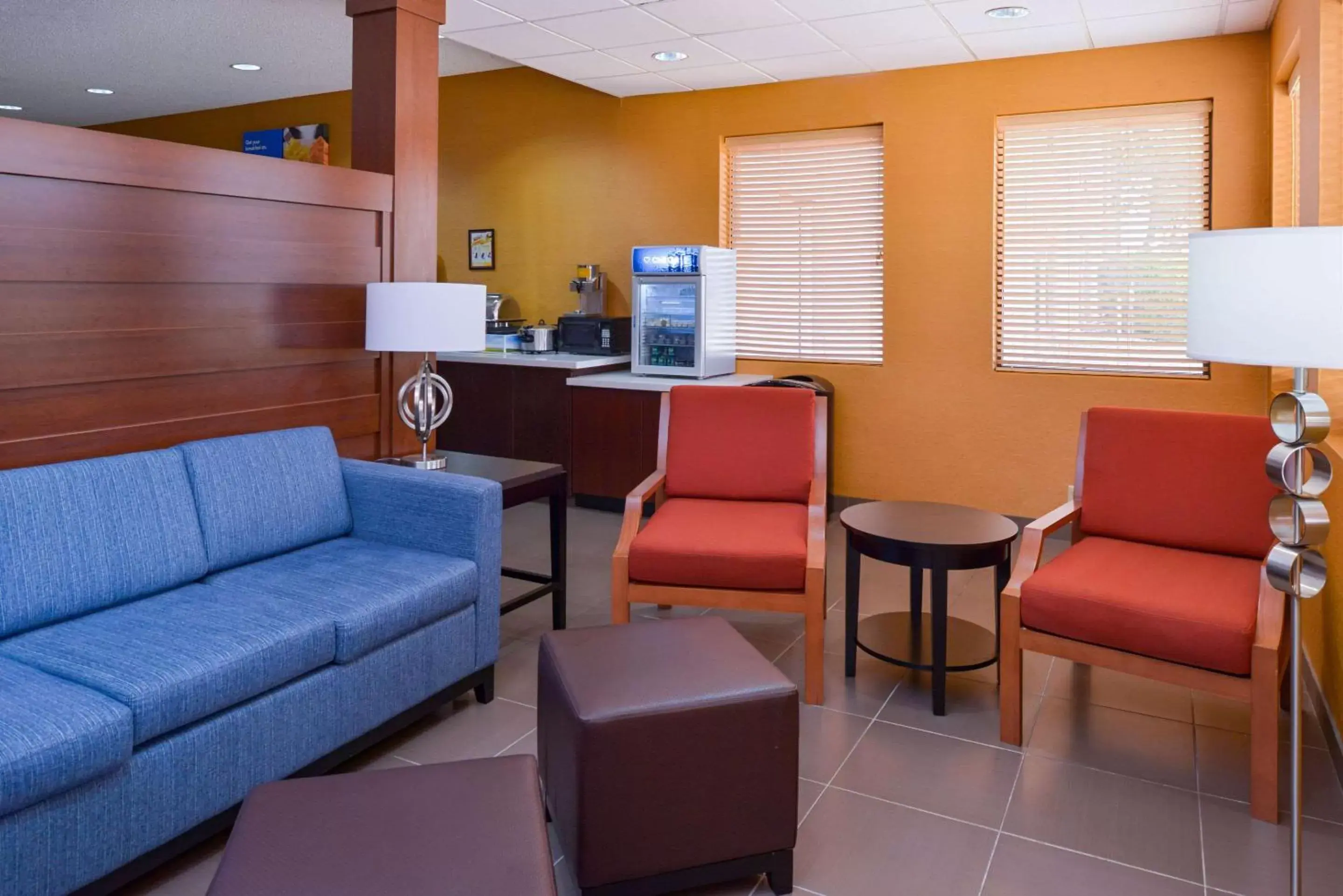 Lobby or reception, Seating Area in Comfort Inn and Suites Joplin Lobby or reception, Seating Area in Comfort Inn and Suites Joplin