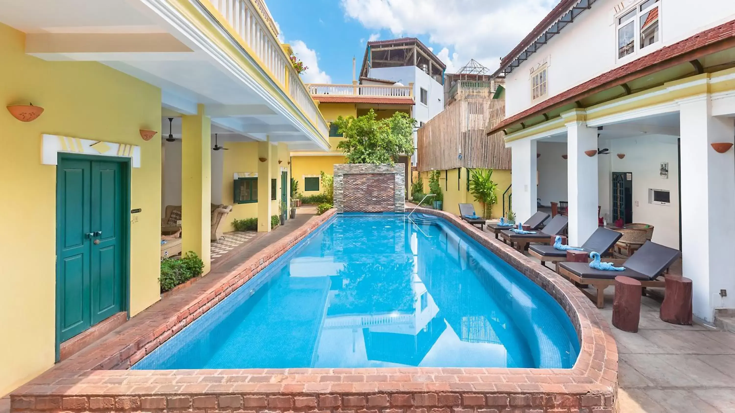 Family Suite in Residence Wat Damnak Family Suite in Residence Wat Damnak