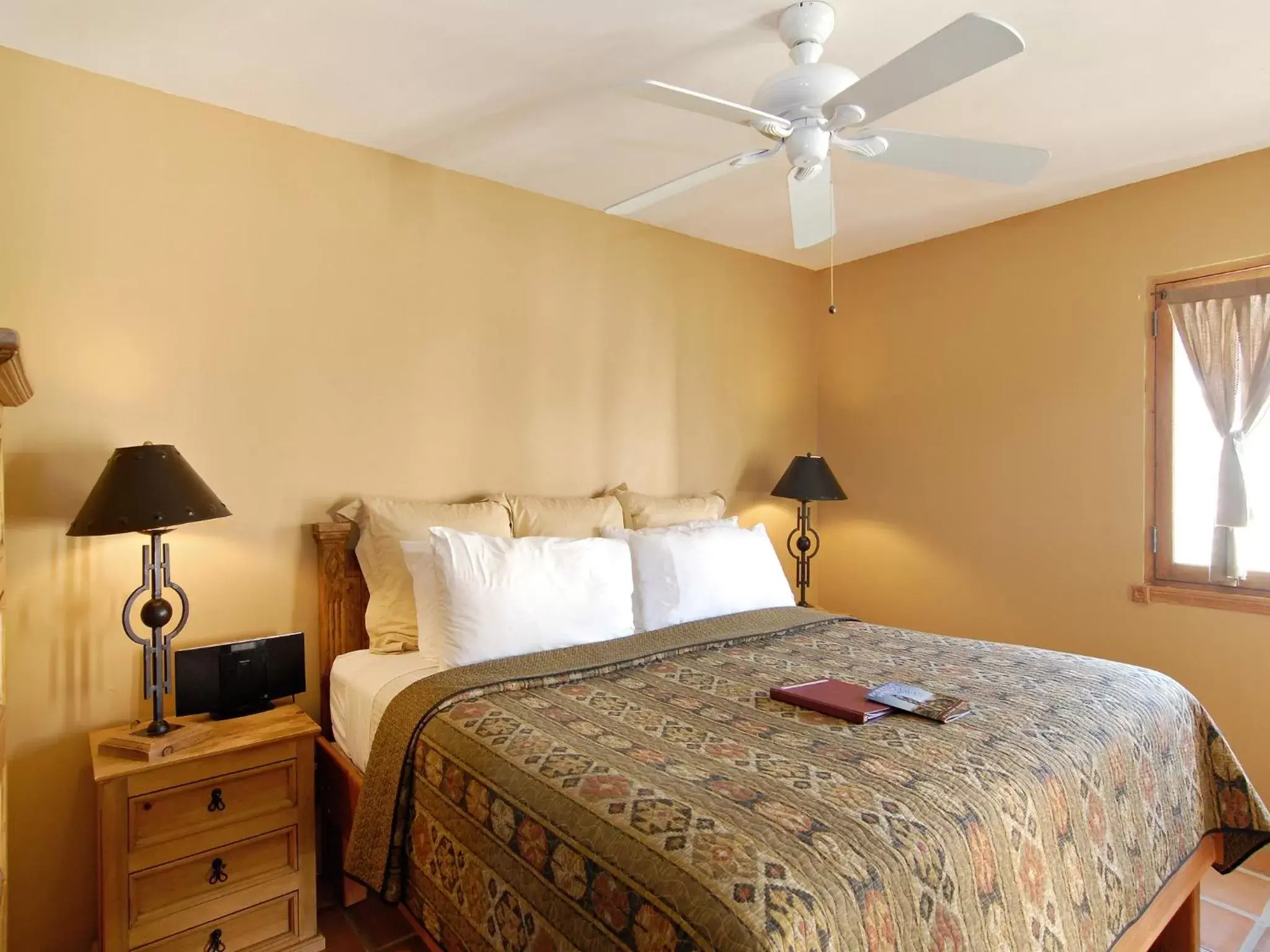 King Suite in Borrego Valley Inn King Suite in Borrego Valley Inn