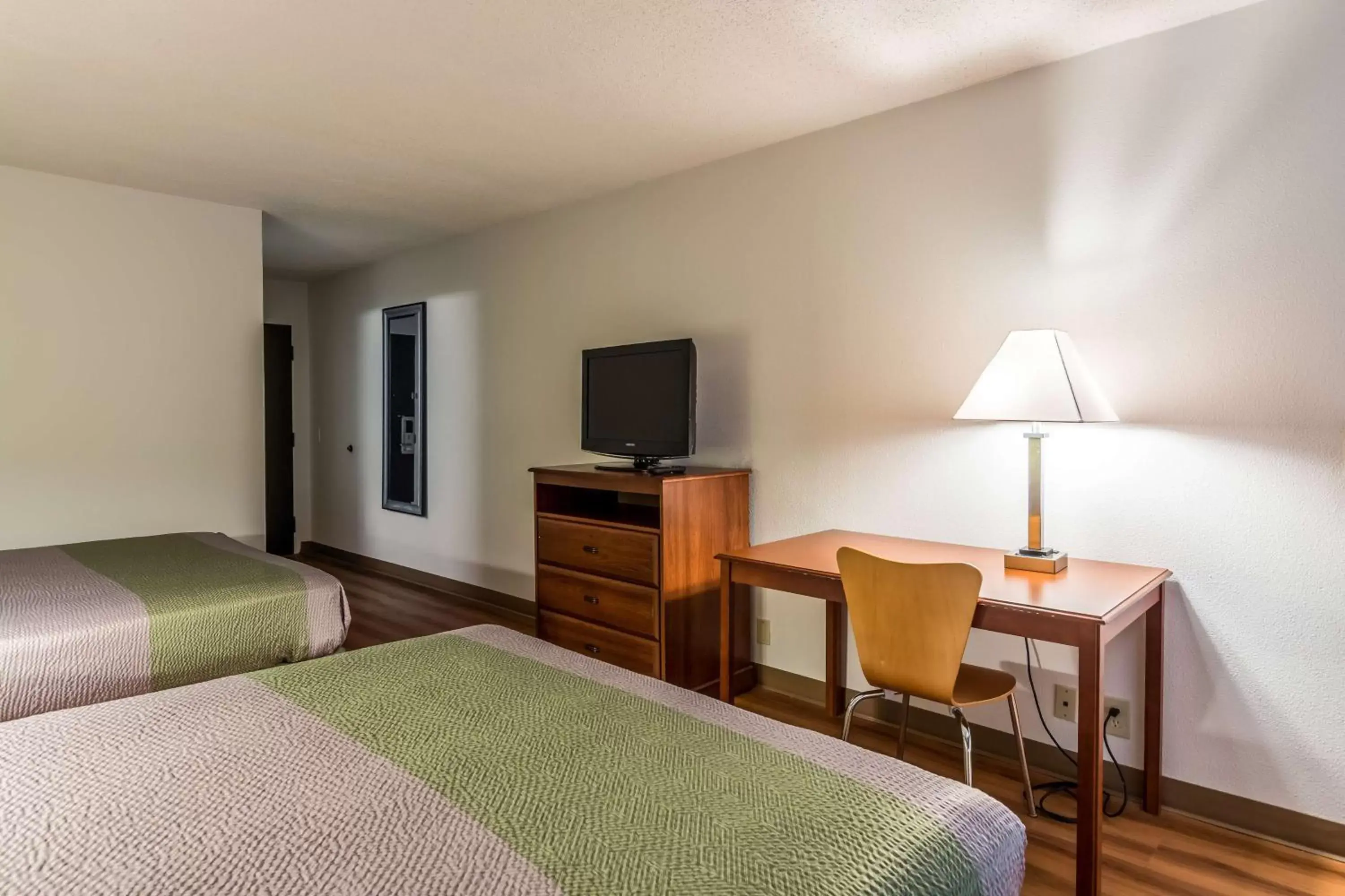 Queen Room with Two Queen Beds - Disability Access - Non-Smoking in Motel 6-Petersburg, VA - Fort Lee Queen Room with Two Queen Beds - Disability Access - Non-Smoking in Motel 6-Petersburg, VA - Fort Lee