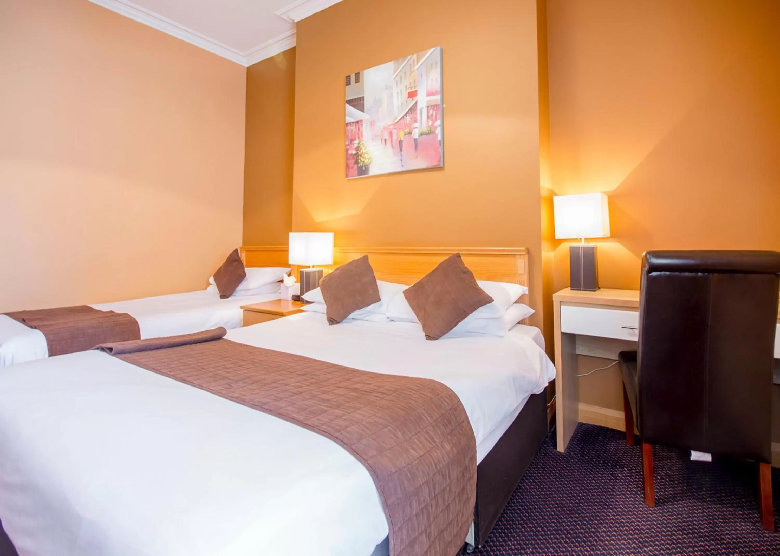 Triple Room in Smiths Hotel Triple Room in Smiths Hotel