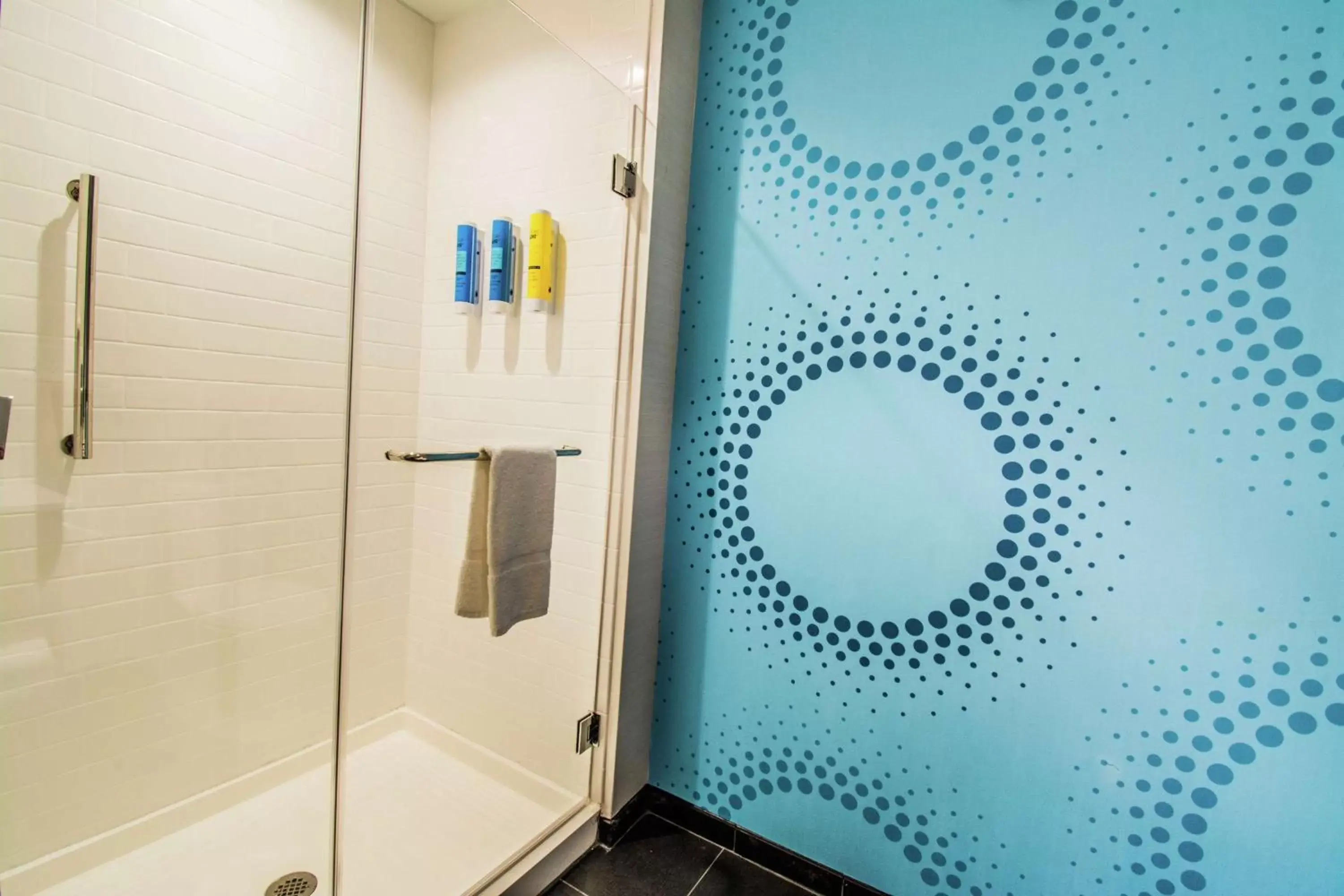 Queen Room with Two Queen Beds - Hearing Access in Tru By Hilton Bowling Green Queen Room with Two Queen Beds - Hearing Access in Tru By Hilton Bowling Green