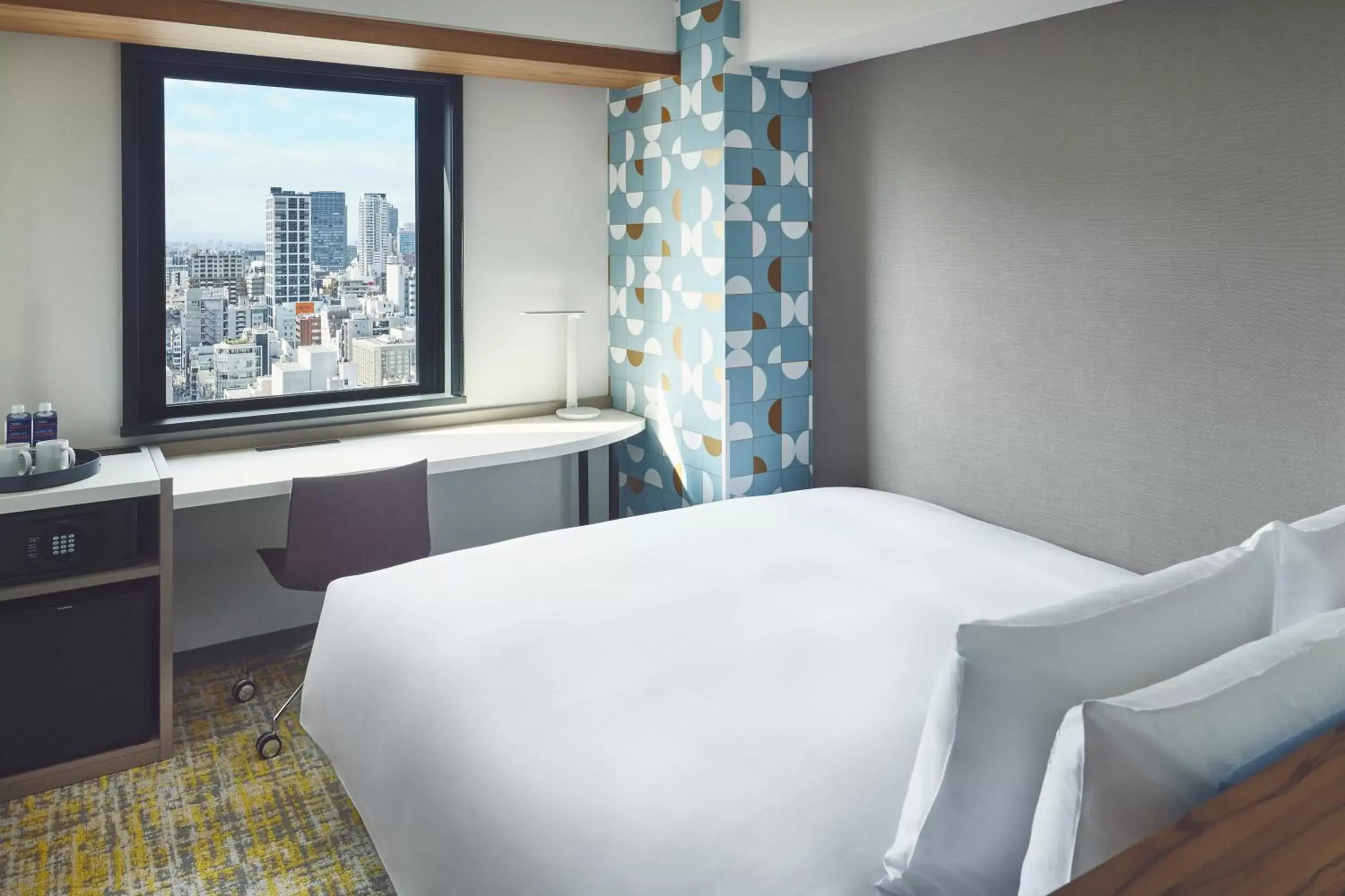 Queen Room with City View - single occupancy - Free Breakfast in Holiday Inn Express Osaka City Centre- Midosuji by IHG Queen Room with City View - single occupancy - Free Breakfast in Holiday Inn Express Osaka City Centre- Midosuji by IHG