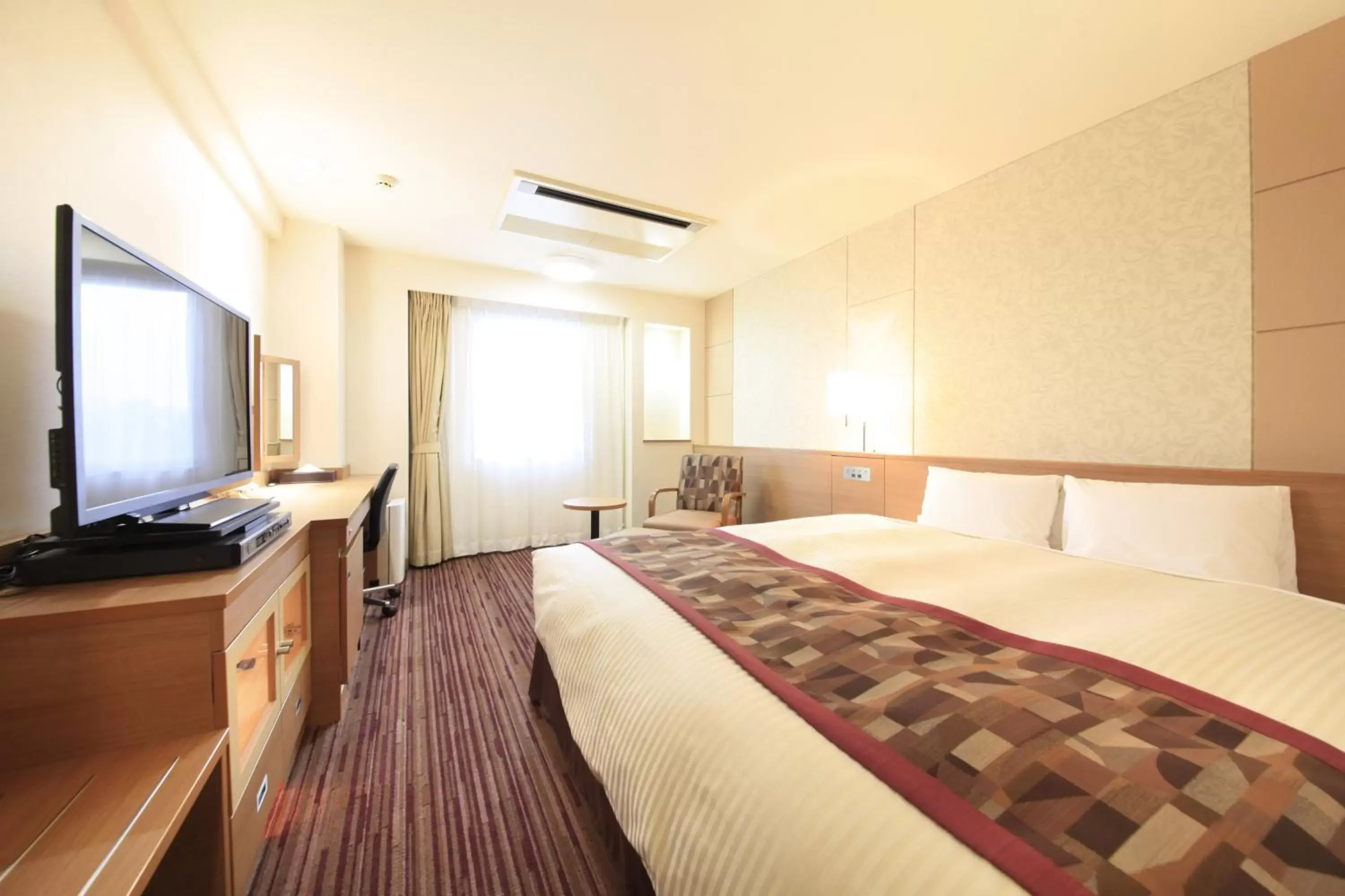 Deluxe Double Room with Castle View (8th-10th Floor) - single occupancy - Smoking in Vessel Inn Fukuyama Station Deluxe Double Room with Castle View (8th-10th Floor) - single occupancy - Smoking in Vessel Inn Fukuyama Station