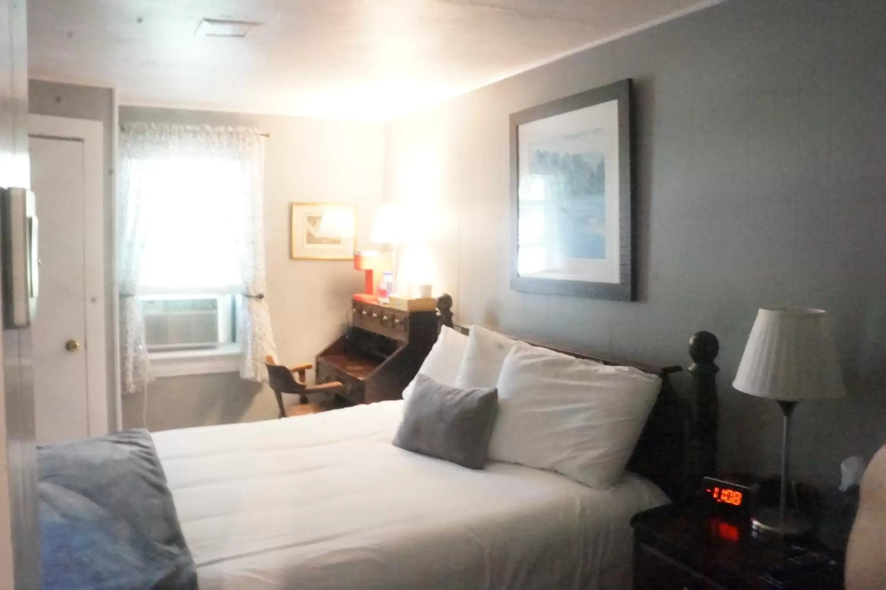 Standard Queen Room in The Frogtown Inn Standard Queen Room in The Frogtown Inn