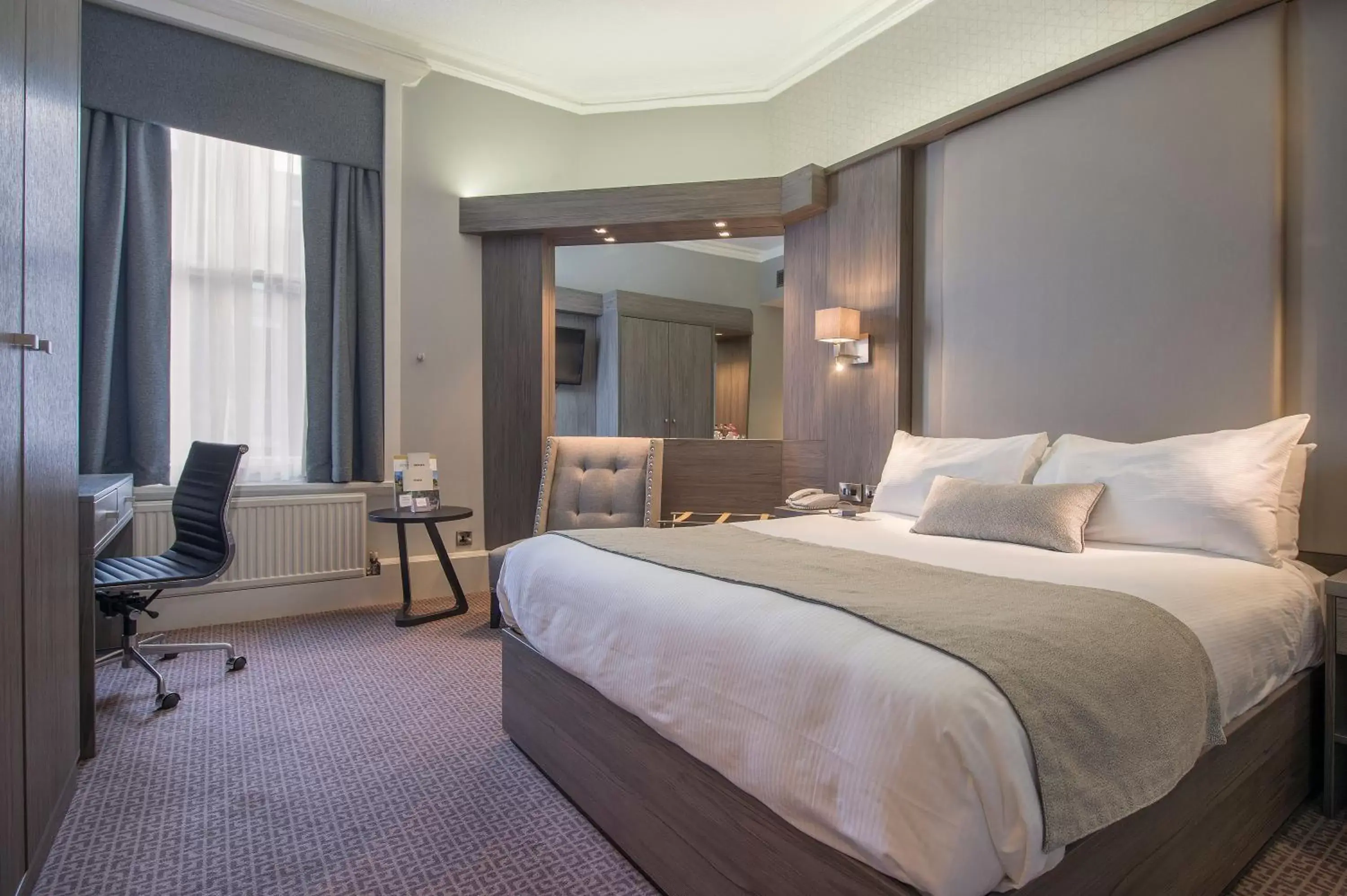 Standard Queen Room in Crowne Plaza - Sheffield by IHG Standard Queen Room in Crowne Plaza - Sheffield by IHG
