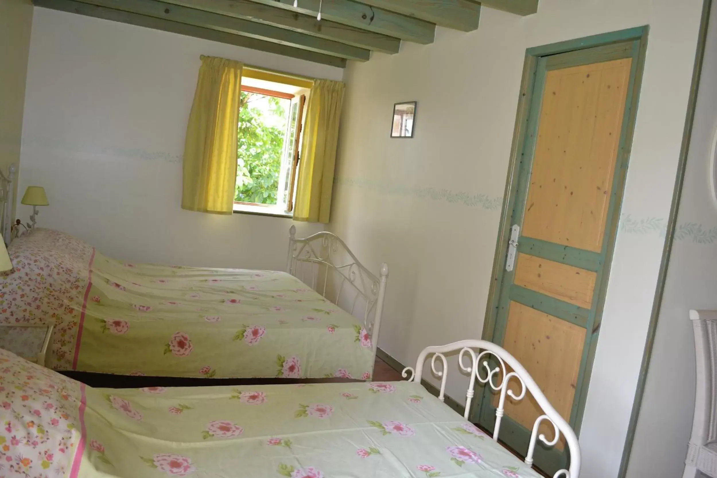 Quadruple Room with Garden View in Chambres d'Hôtes Le Moulin à Epices Quadruple Room with Garden View in Chambres d'Hôtes Le Moulin à Epices