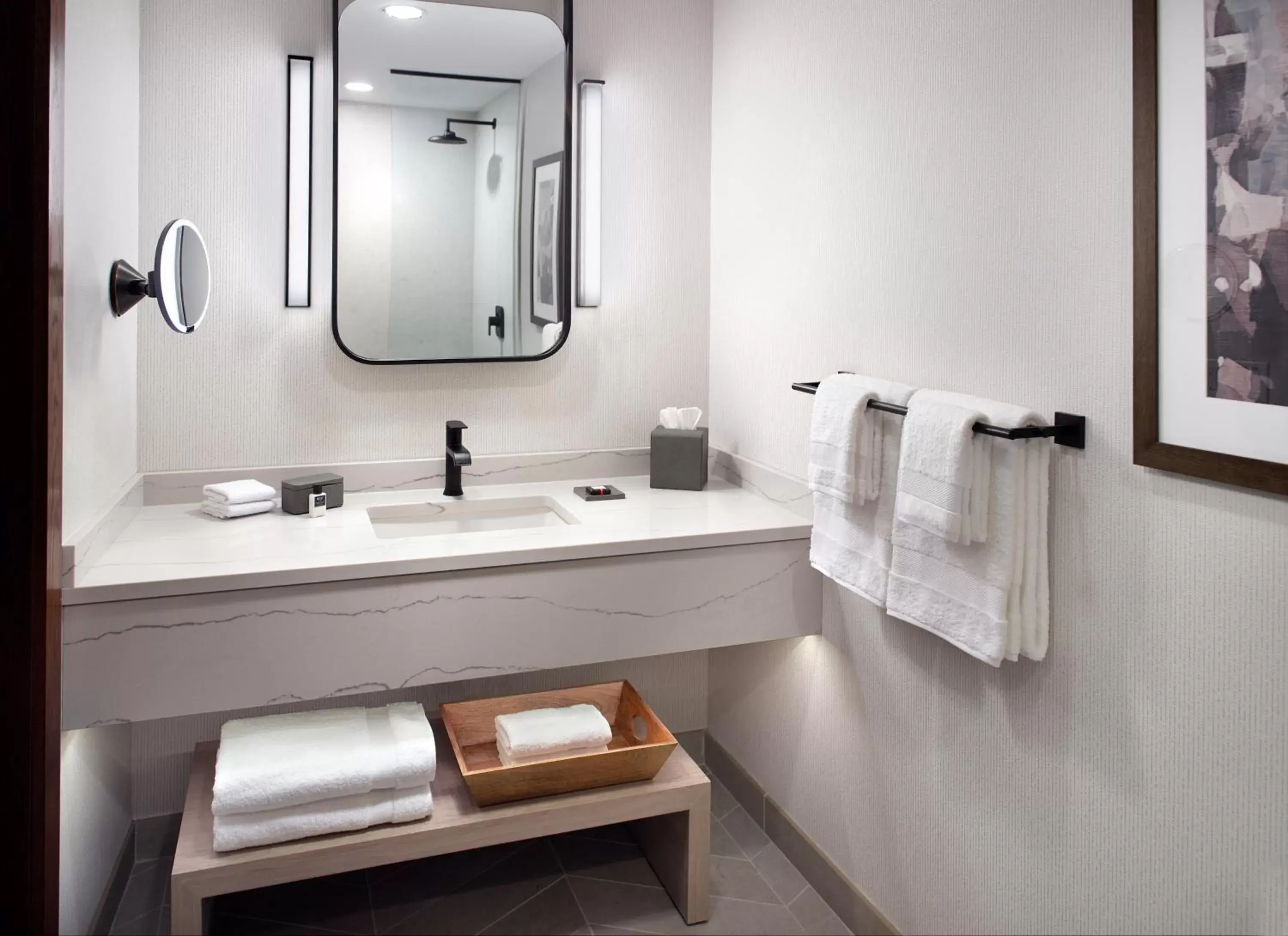 Deluxe Queen Room in Omni Viking Lakes Deluxe Queen Room in Omni Viking Lakes