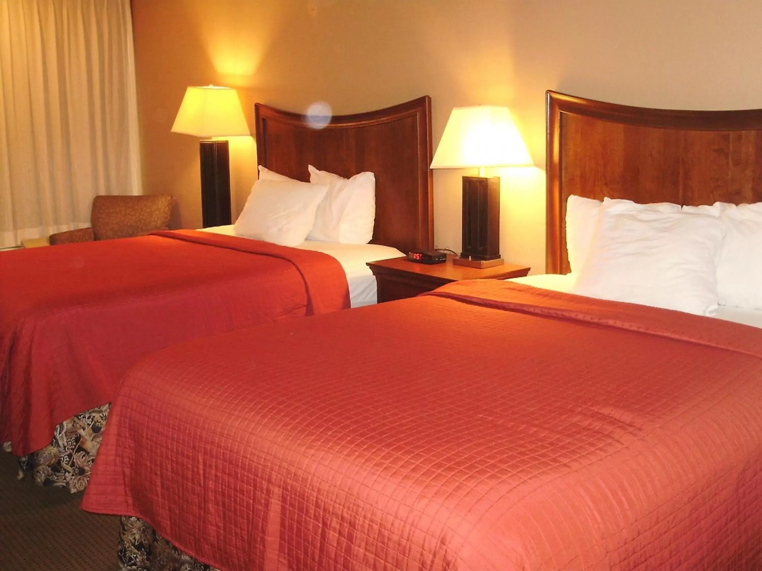 Queen Room with Two Queen Beds in Trade Winds Central Inn Queen Room with Two Queen Beds in Trade Winds Central Inn