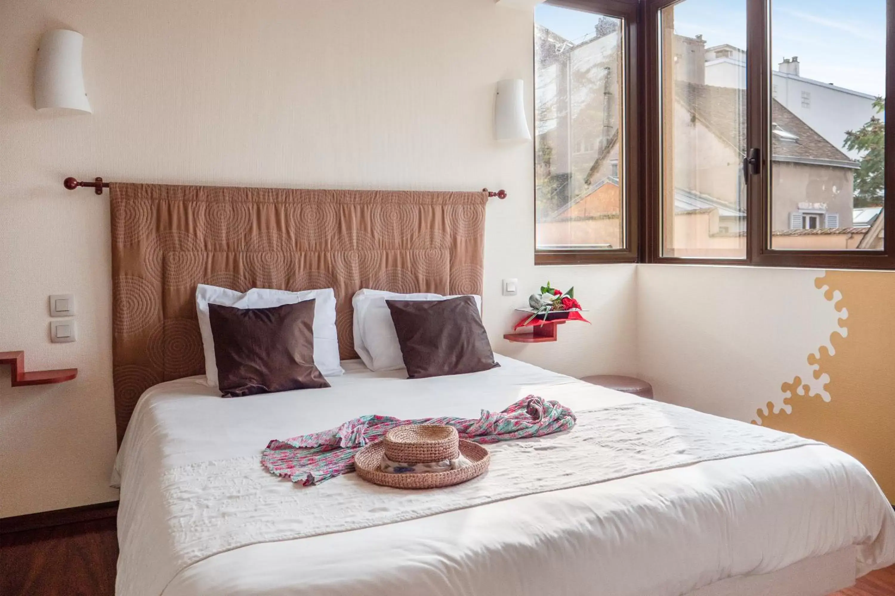 L'HÔTEL de CHARTRES L'HÔTEL de CHARTRES