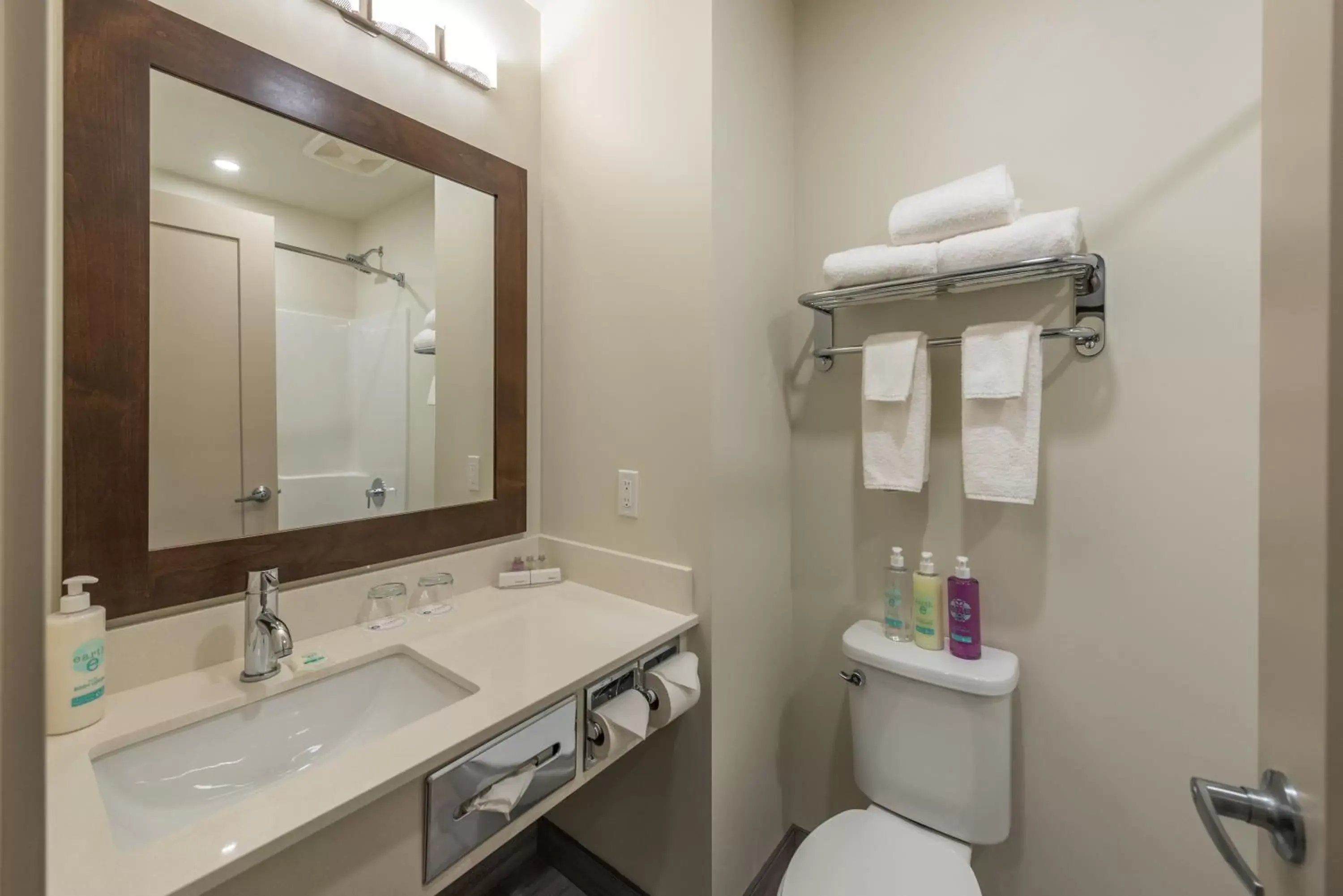 Coast King with Galley Kitchen in Coast Oliver Hotel Coast King with Galley Kitchen in Coast Oliver Hotel