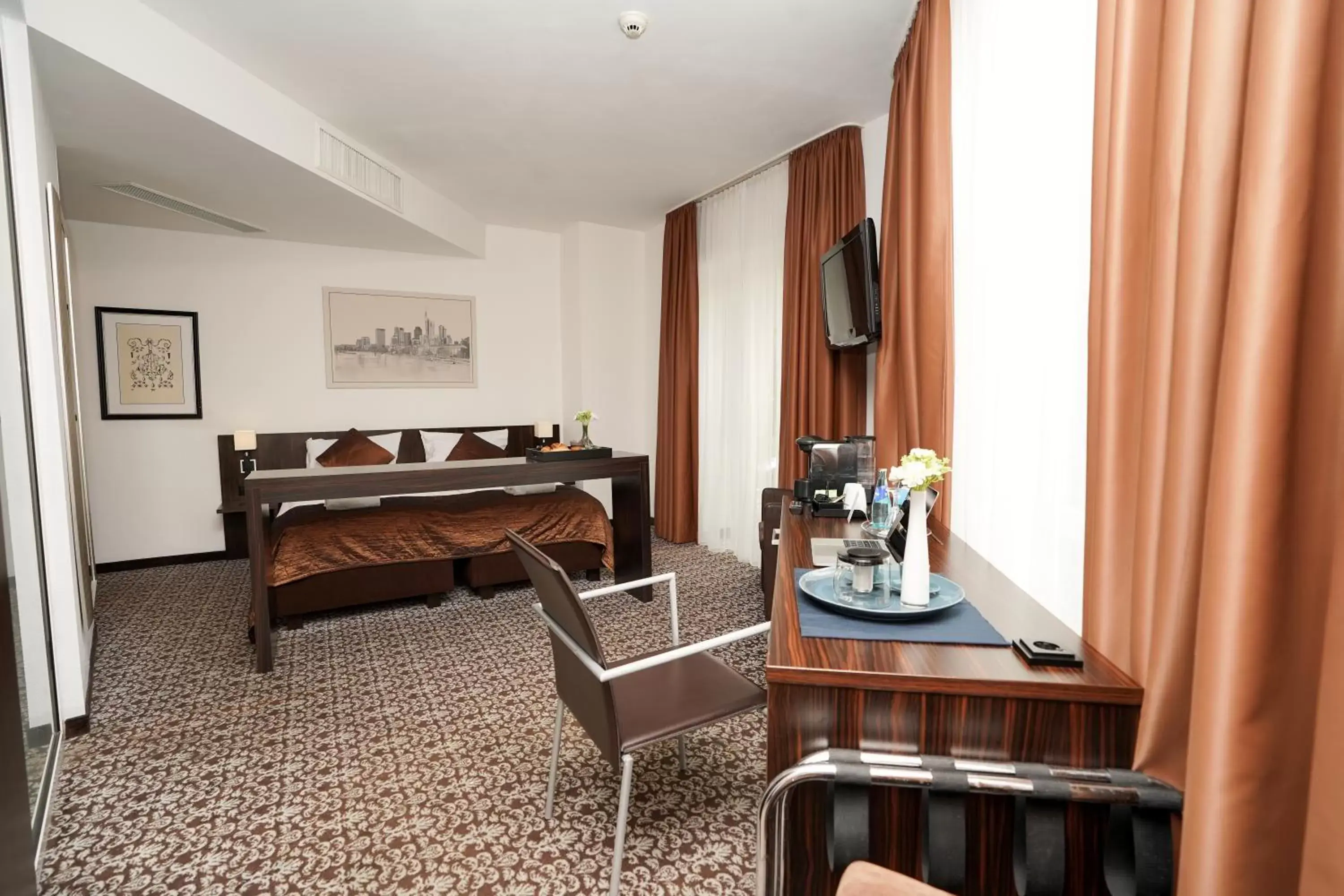 Triple Room with City View in The Atrium Hotel Triple Room with City View in The Atrium Hotel