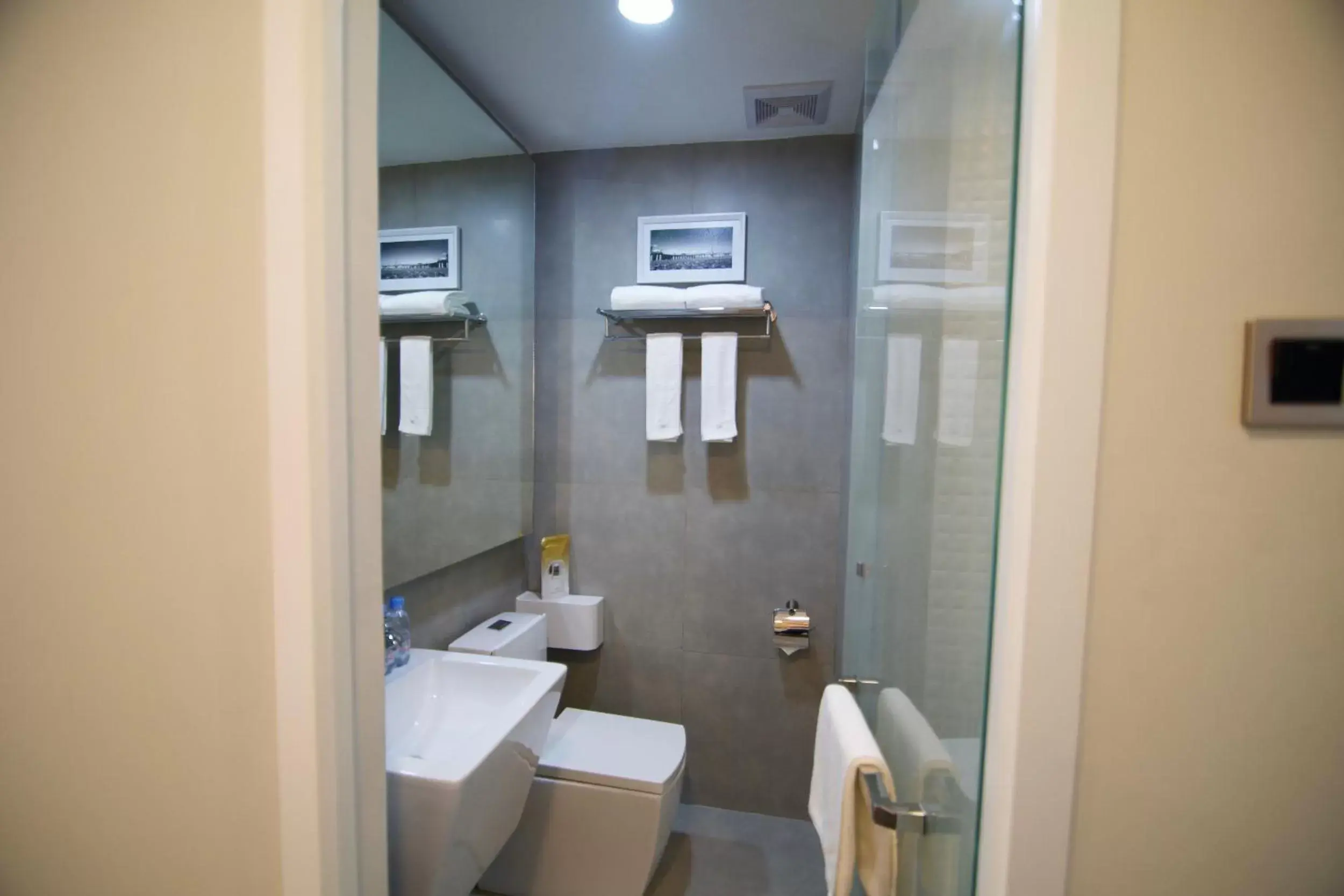 Superior Double Room in Verse Luxe Hotel Wahid Hasyim Superior Double Room in Verse Luxe Hotel Wahid Hasyim