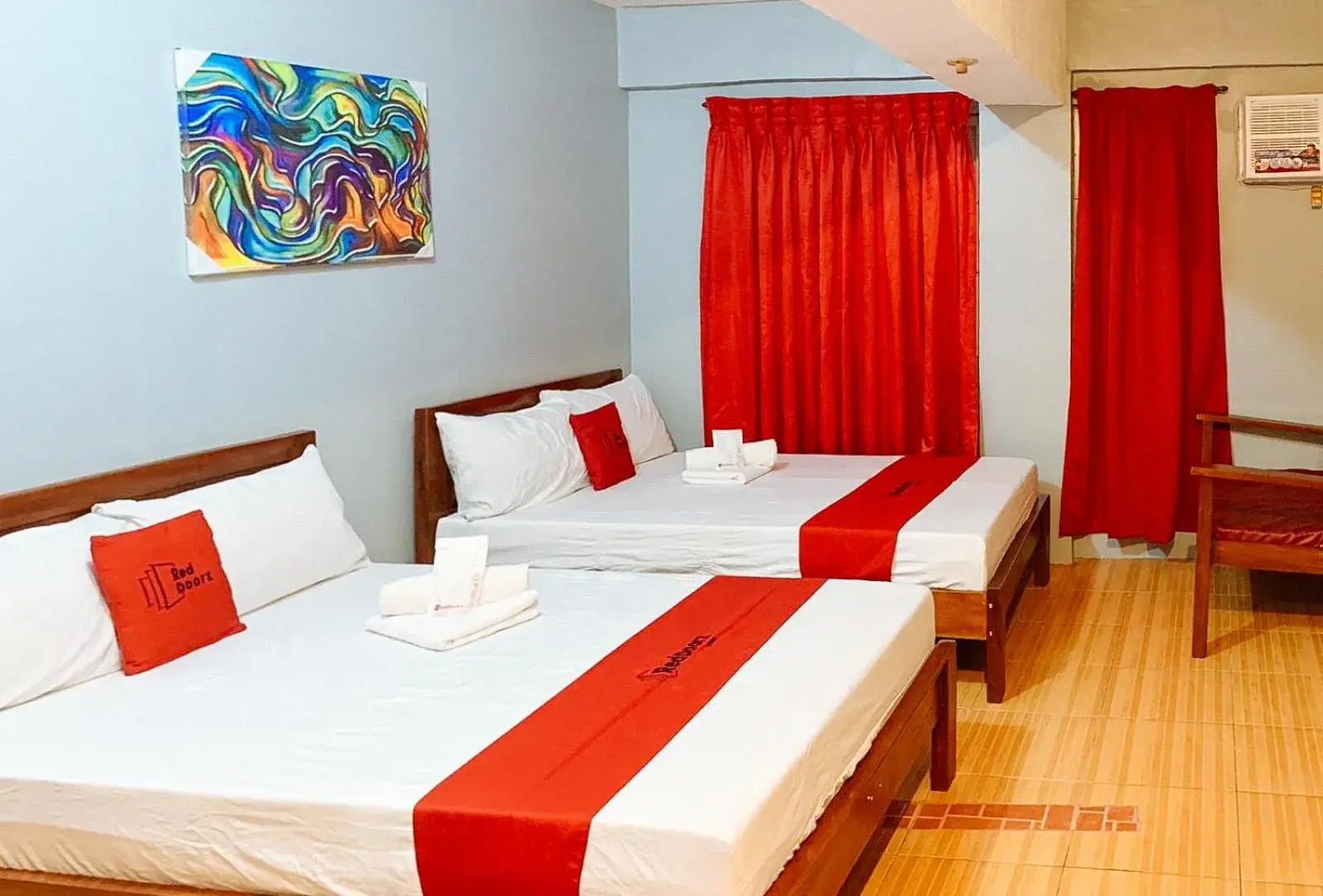 Deluxe Family Room in RedDoorz near Pasay Rotonda Deluxe Family Room in RedDoorz near Pasay Rotonda