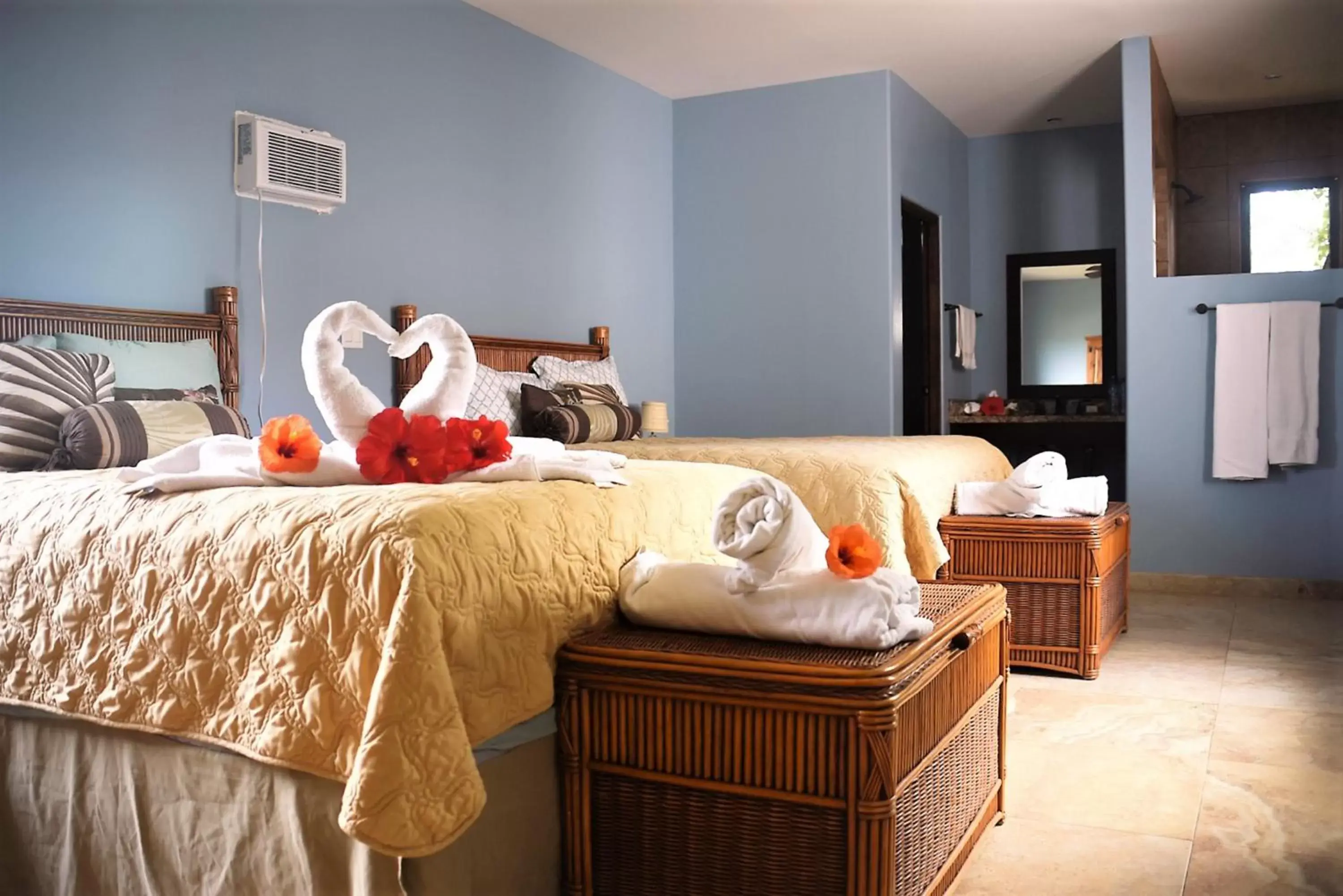 Queen Room with Two Queen Beds - Mountain View in Cerritos Beach Inn Queen Room with Two Queen Beds - Mountain View in Cerritos Beach Inn