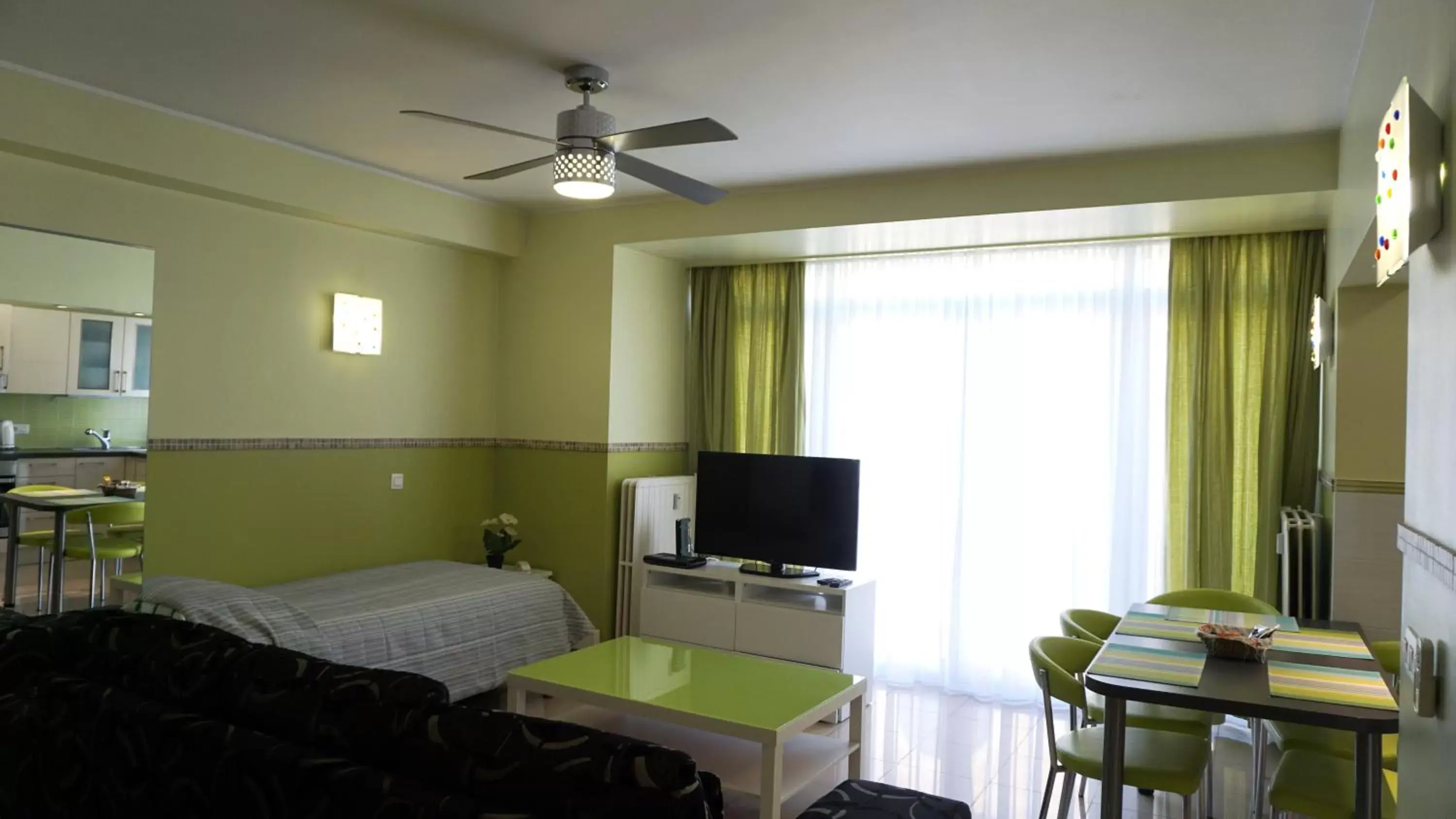 Luxury One-Bedroom Apartment in Aparthotel Résidence Bara Midi Luxury One-Bedroom Apartment in Aparthotel Résidence Bara Midi