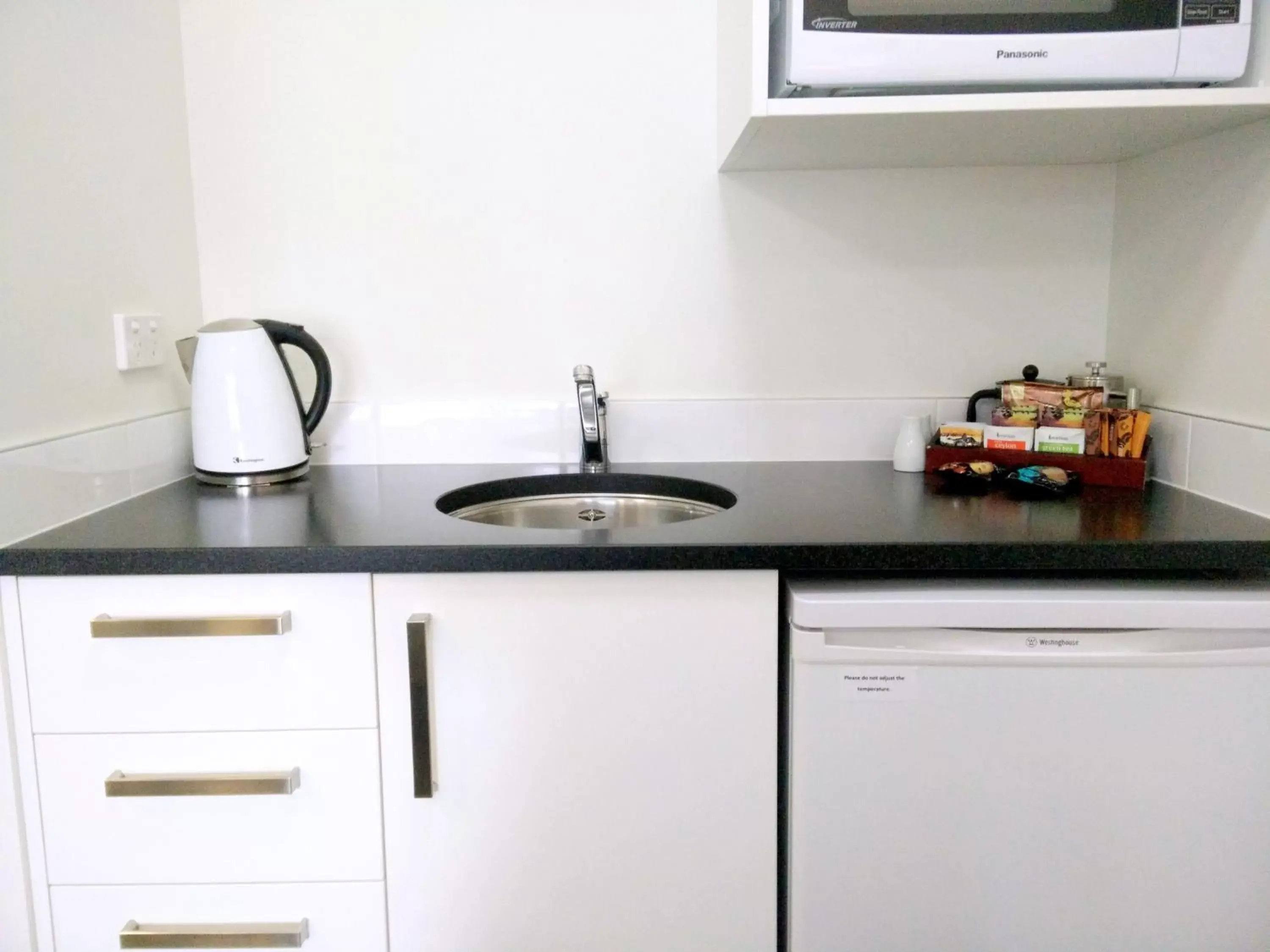 Twin Room - Disability Access in Airport Palms Motel Twin Room - Disability Access in Airport Palms Motel