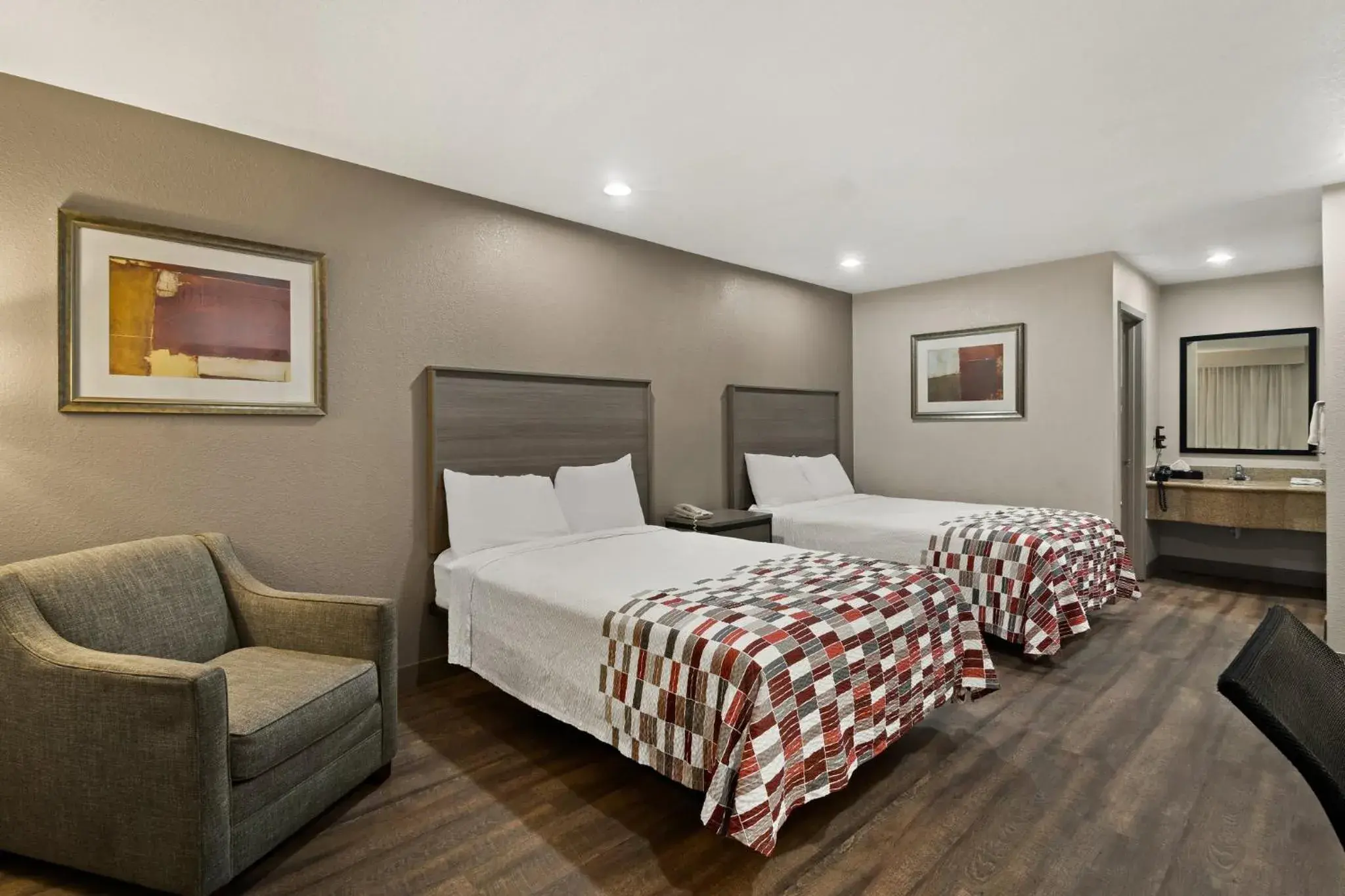 Superior Room with Two Double Beds Non-Smoking in Red Roof Inn & Suites Irving - DFW Airport South Superior Room with Two Double Beds Non-Smoking in Red Roof Inn & Suites Irving - DFW Airport South