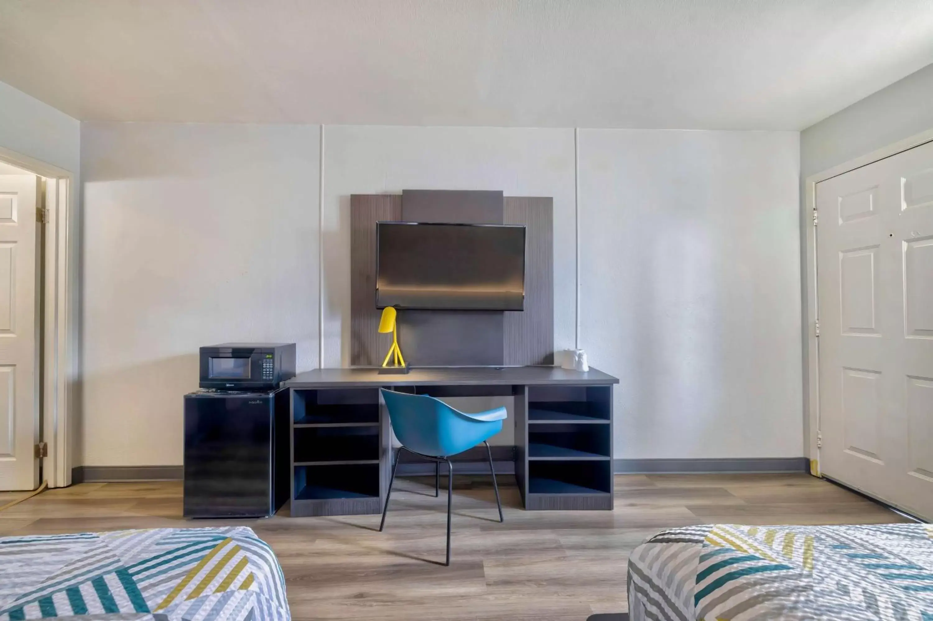 Quadruple Room in Motel 6-Villa Park, IL - Chicago West Quadruple Room in Motel 6-Villa Park, IL - Chicago West