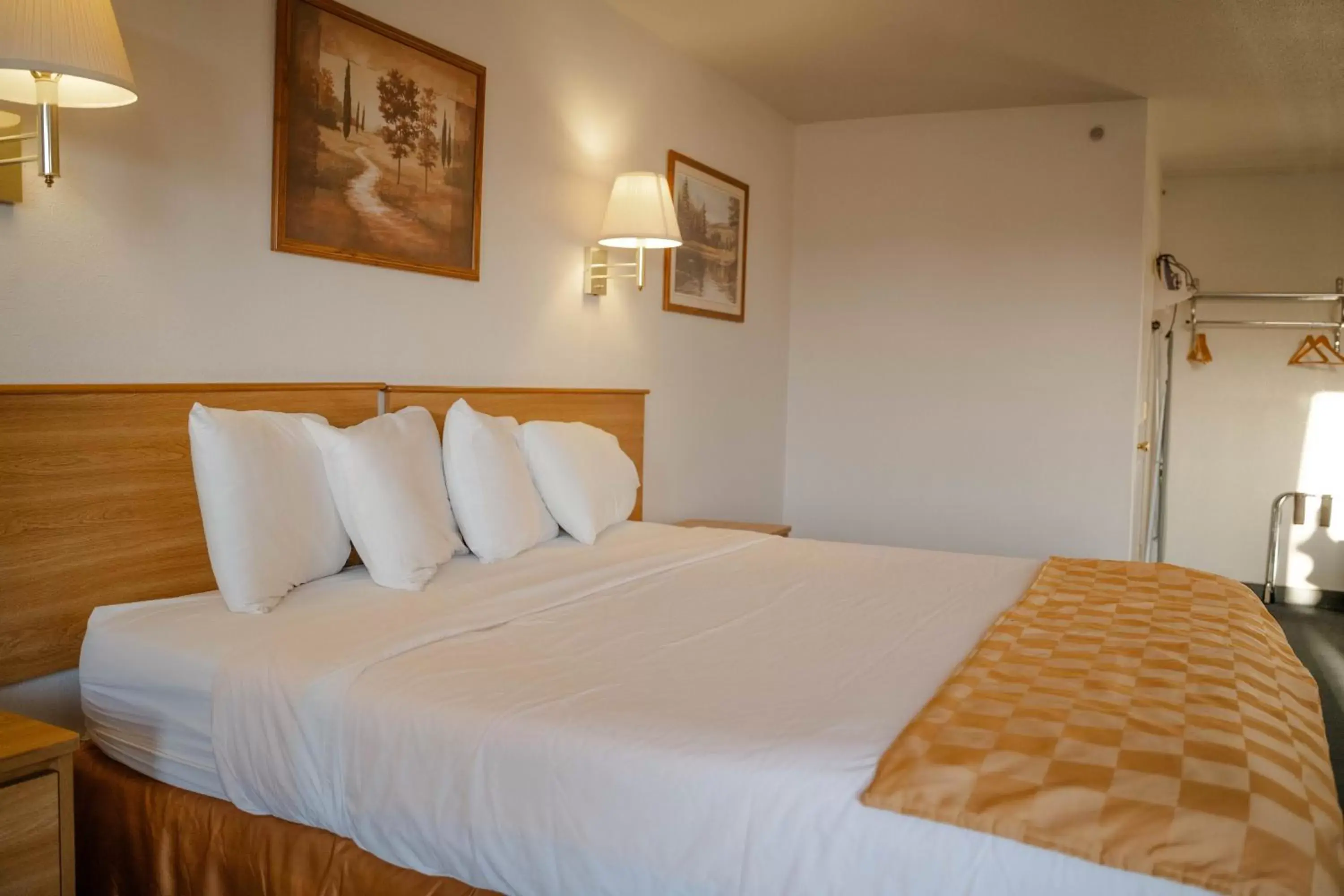 King Room - Non-Smoking in Haysville Express Inn King Room - Non-Smoking in Haysville Express Inn