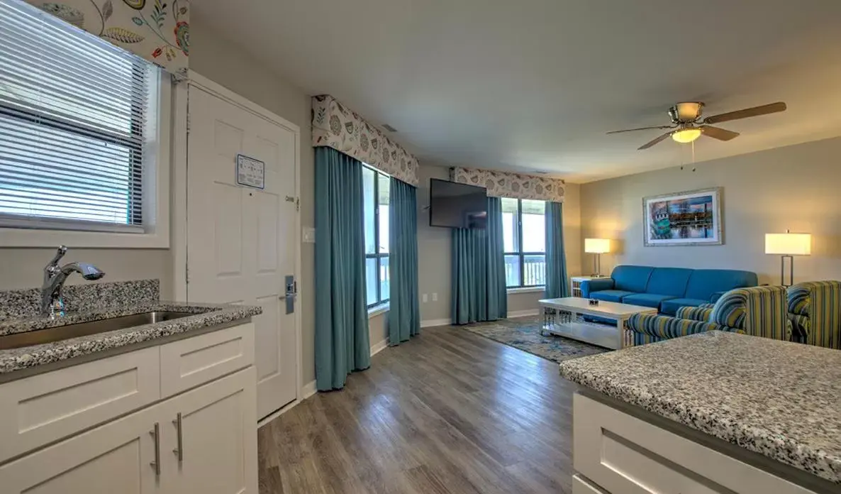 Two-Bedroom with One King Bed and Two Twin Beds - Non-Smoking in Atlantic Beach Resort, a Ramada by Wyndham Two-Bedroom with One King Bed and Two Twin Beds - Non-Smoking in Atlantic Beach Resort, a Ramada by Wyndham