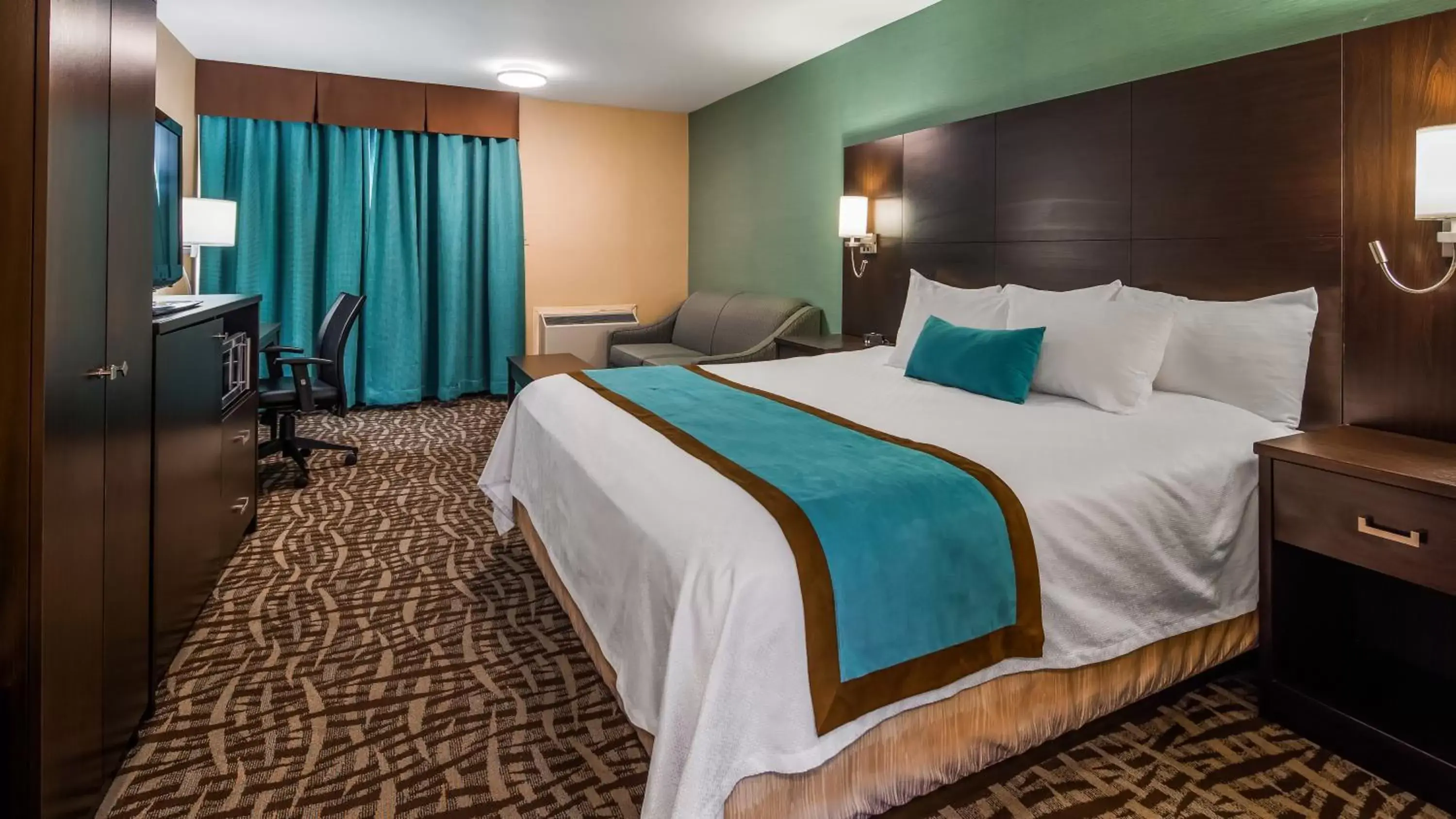 King Room with Sofa Bed - Non Smoking in Best Western Plus Barrie King Room with Sofa Bed - Non Smoking in Best Western Plus Barrie