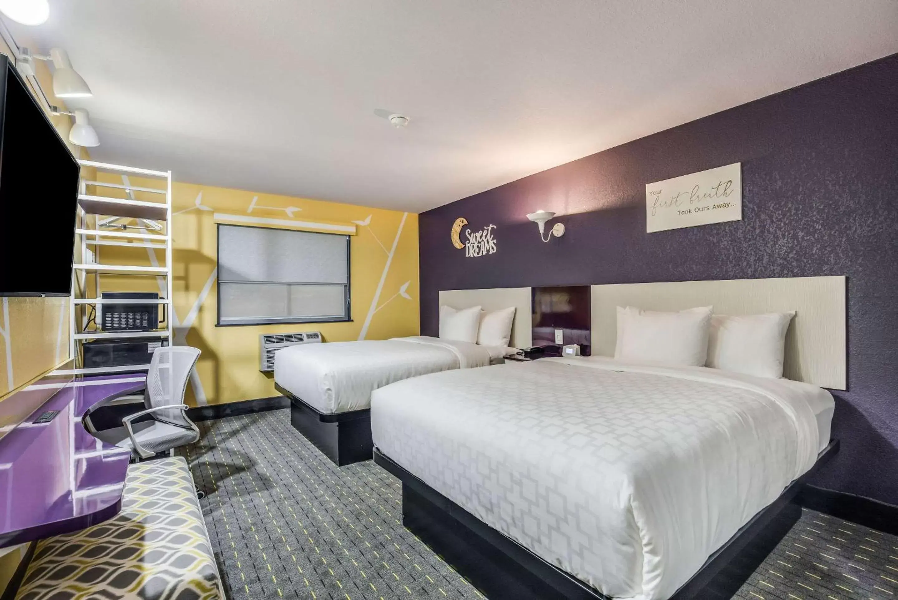 Standard Queen Room with Two Queen Beds and Shower - Non Smoking in Clarion Pointe Tallahassee-State Capitol Standard Queen Room with Two Queen Beds and Shower - Non Smoking in Clarion Pointe Tallahassee-State Capitol