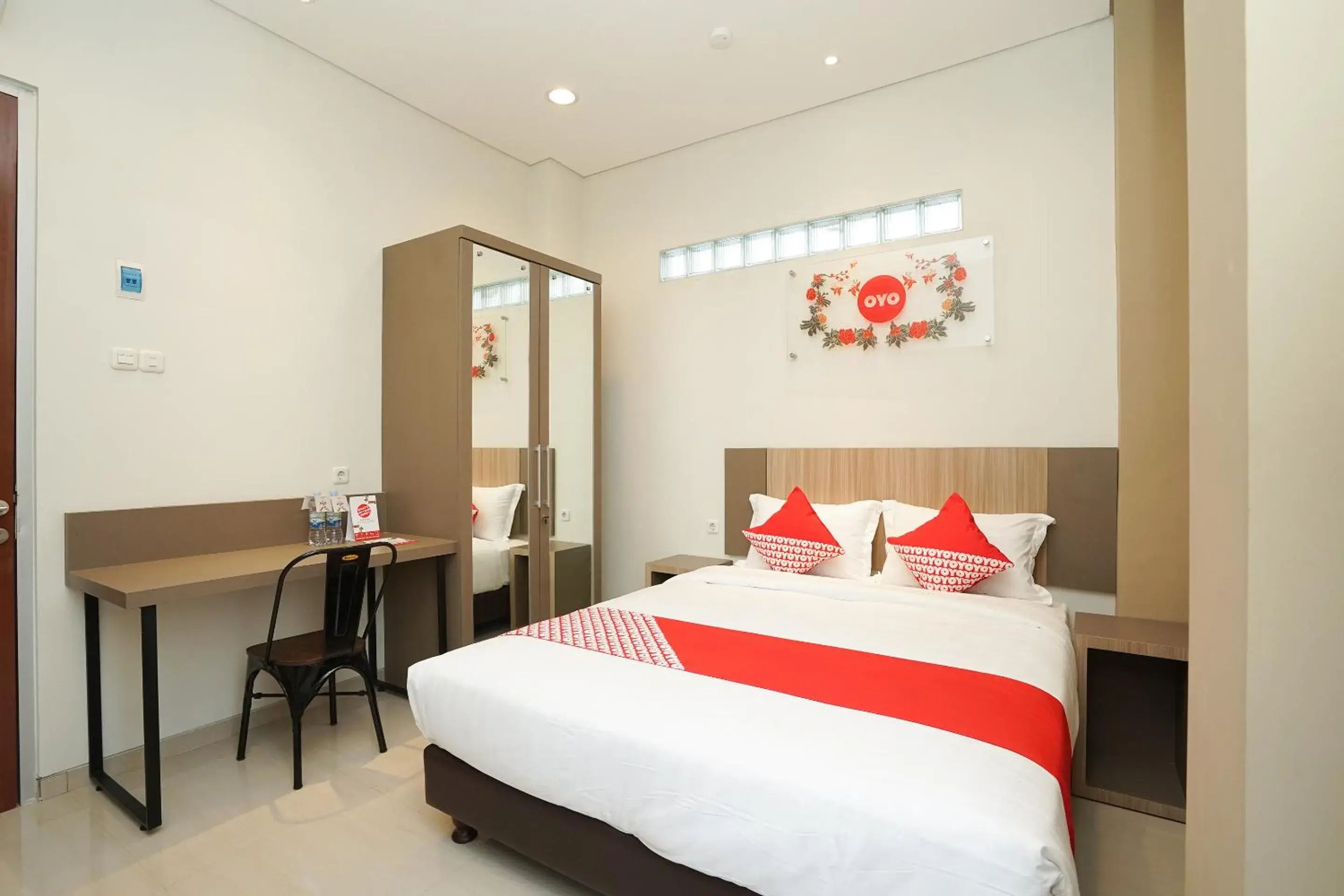 Standard Double Room in OYO 614 Graha 8 Syariah Standard Double Room in OYO 614 Graha 8 Syariah