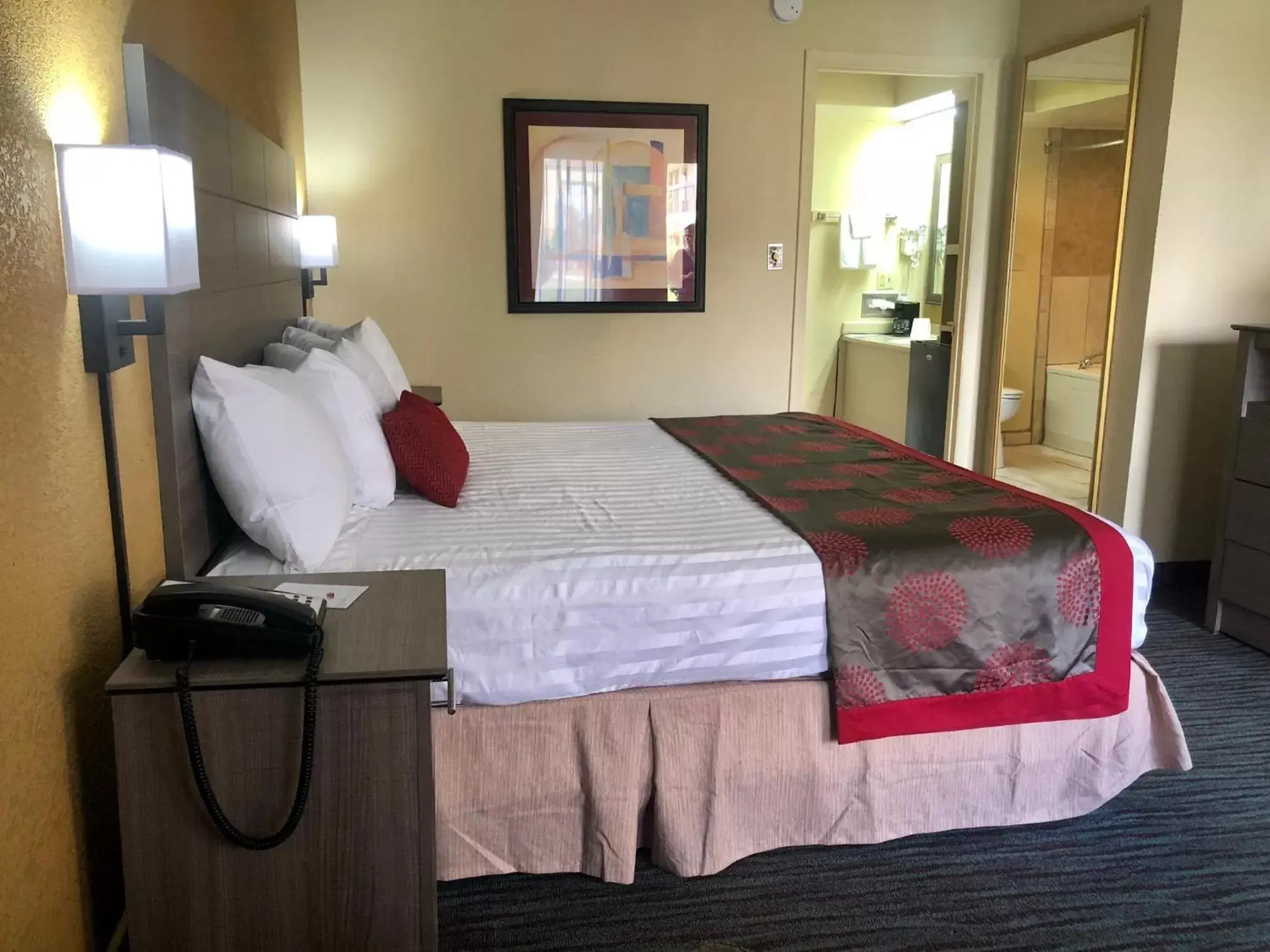 King Suite - Non-Smoking in Ramada by Wyndham Lebanon King Suite - Non-Smoking in Ramada by Wyndham Lebanon