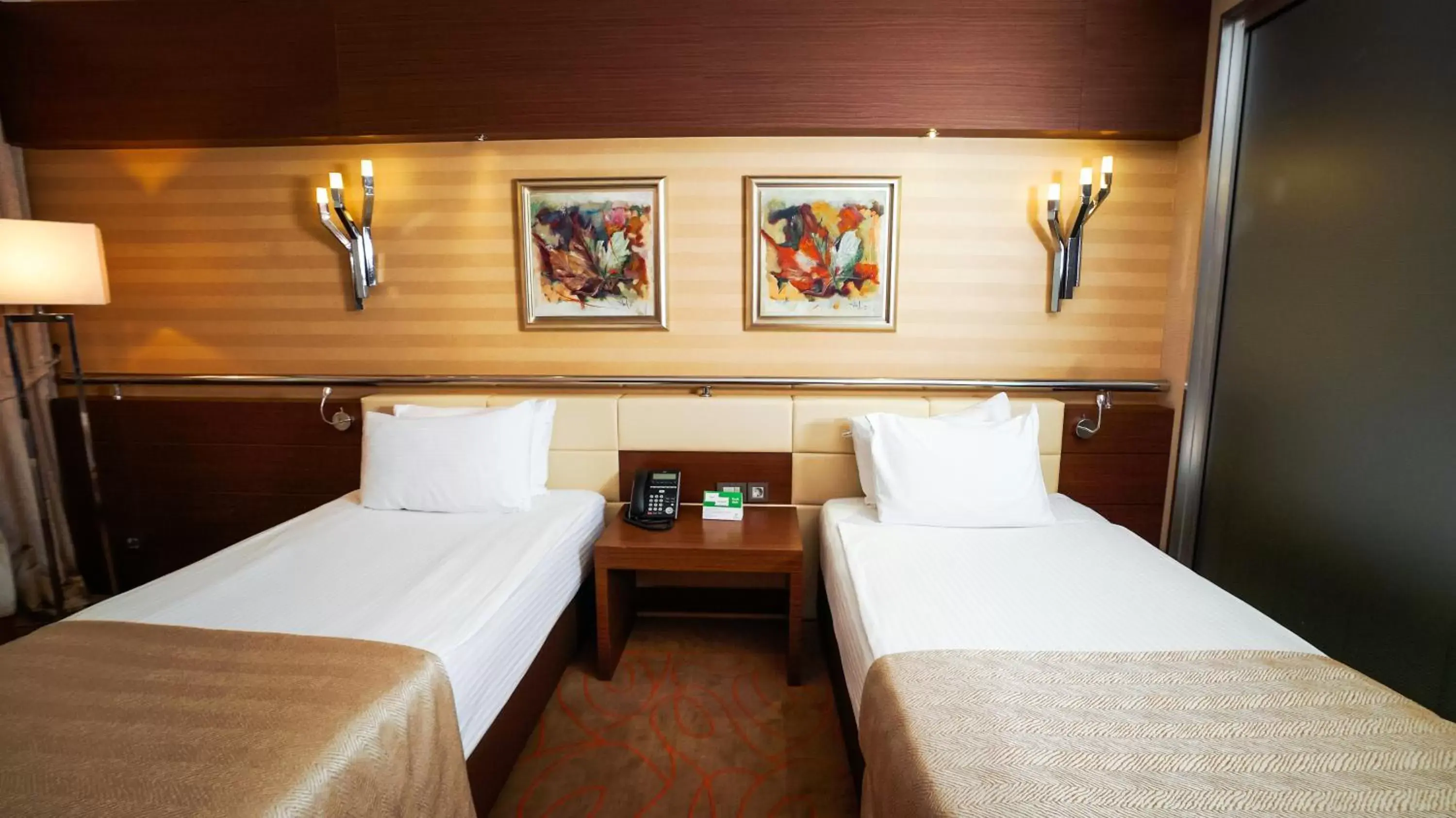 Standard Twin Room - Smoking in Holiday Inn Ankara-Kavaklidere by IHG Standard Twin Room - Smoking in Holiday Inn Ankara-Kavaklidere by IHG