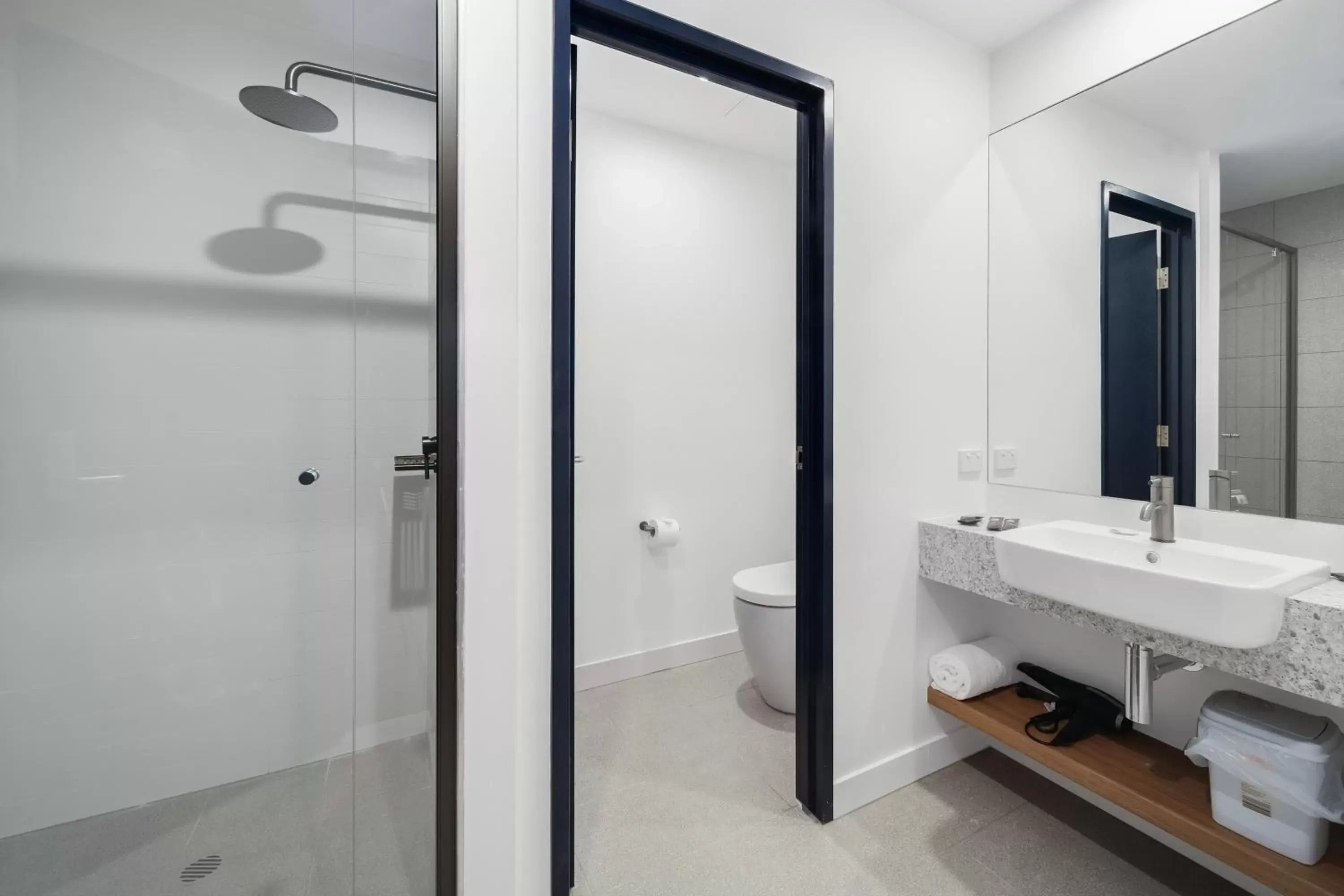 Executive Queen & Single Room with Balcony in Springs Newcastle Executive Queen & Single Room with Balcony in Springs Newcastle