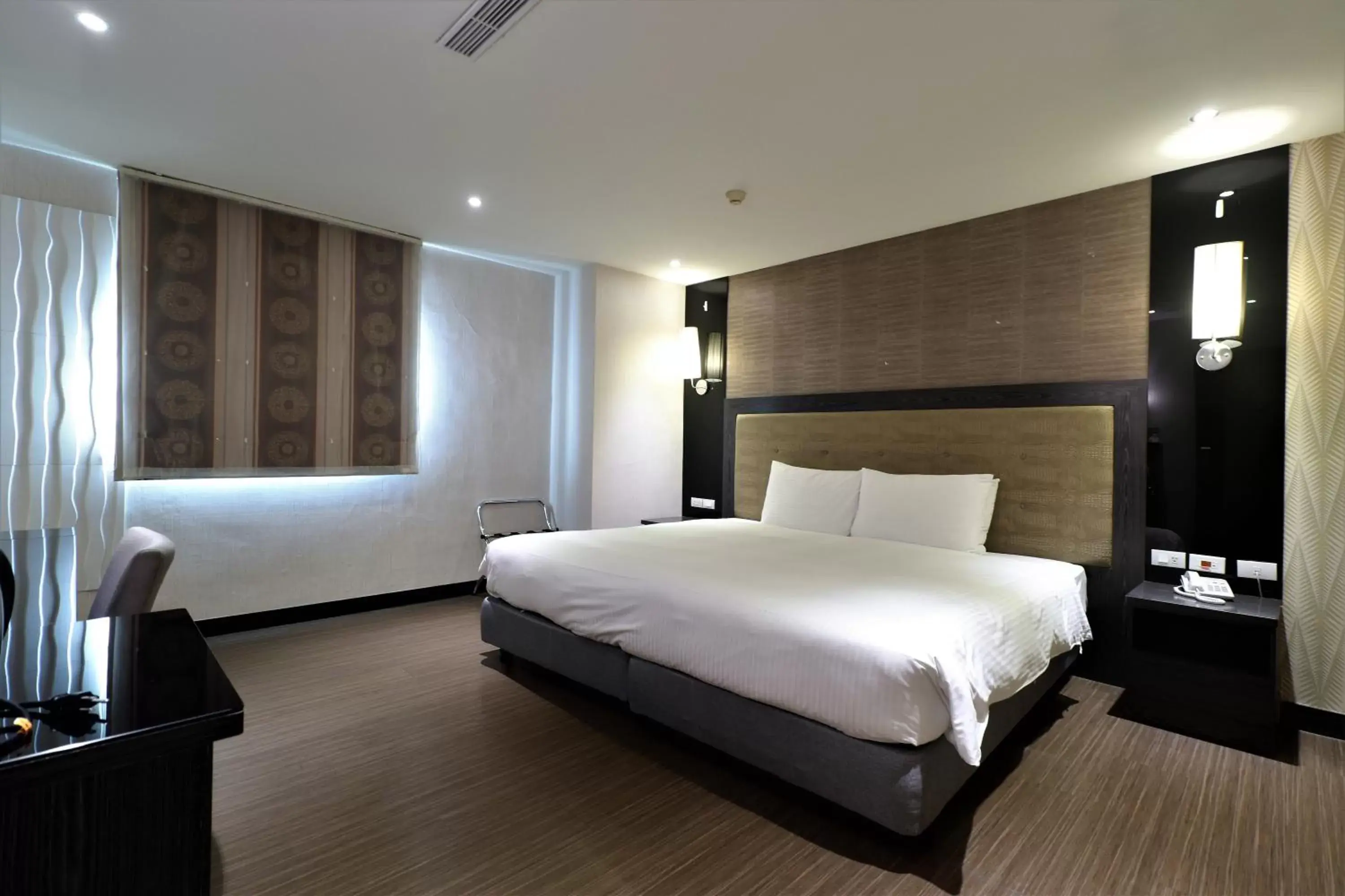 Premier Double Room with City View in J-HOTEL Premier Double Room with City View in J-HOTEL
