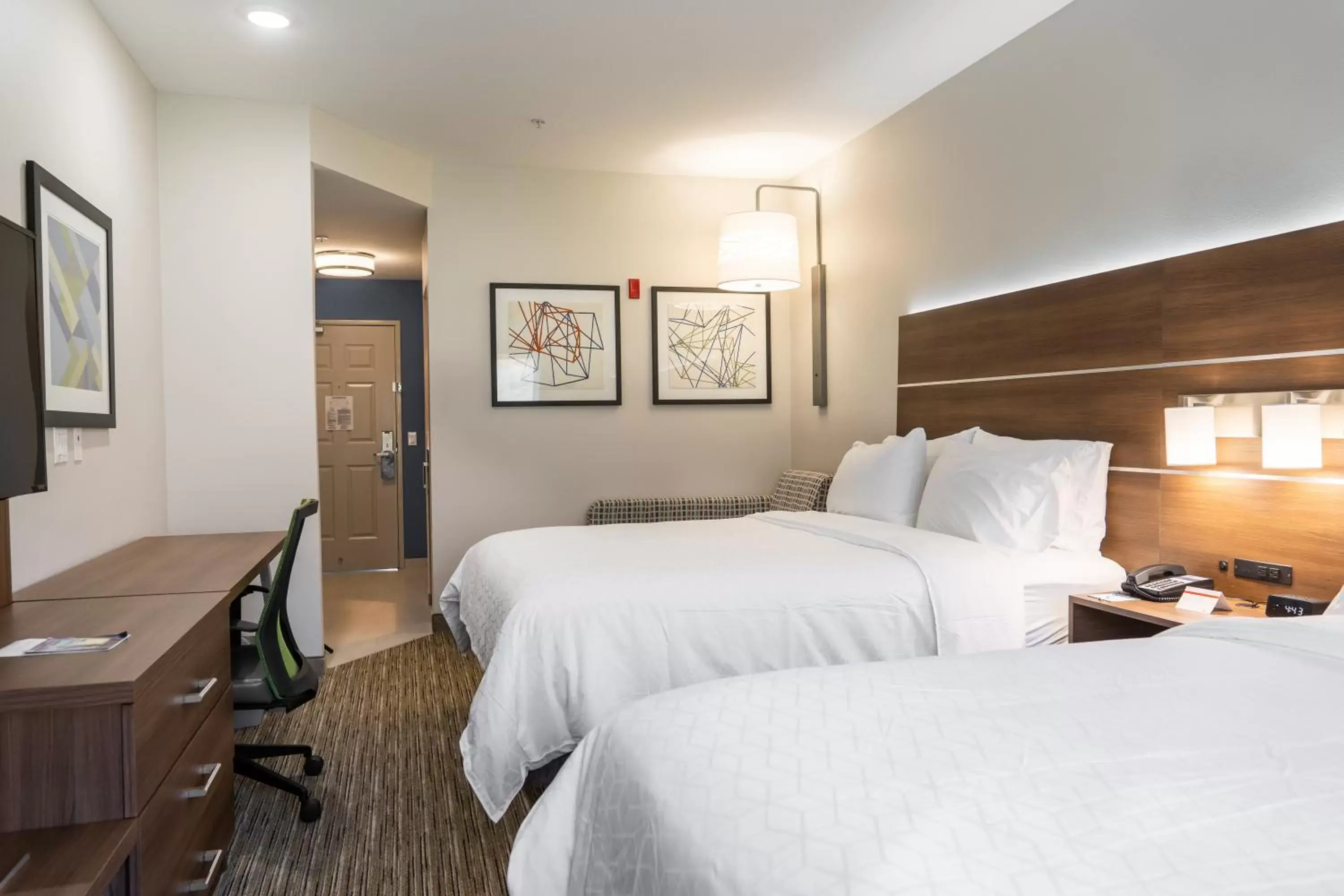 One-Bedroom Queen Suite with Two Queen Beds in Holiday Inn Express San Clemente N – Beach Area, an IHG Hotel One-Bedroom Queen Suite with Two Queen Beds in Holiday Inn Express San Clemente N – Beach Area, an IHG Hotel