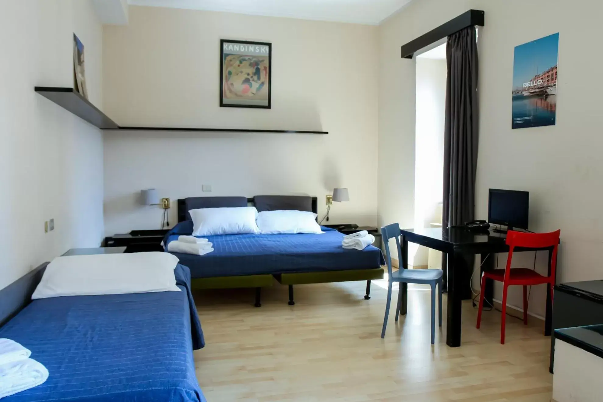 Triple Room in Hotel Britannia Triple Room in Hotel Britannia